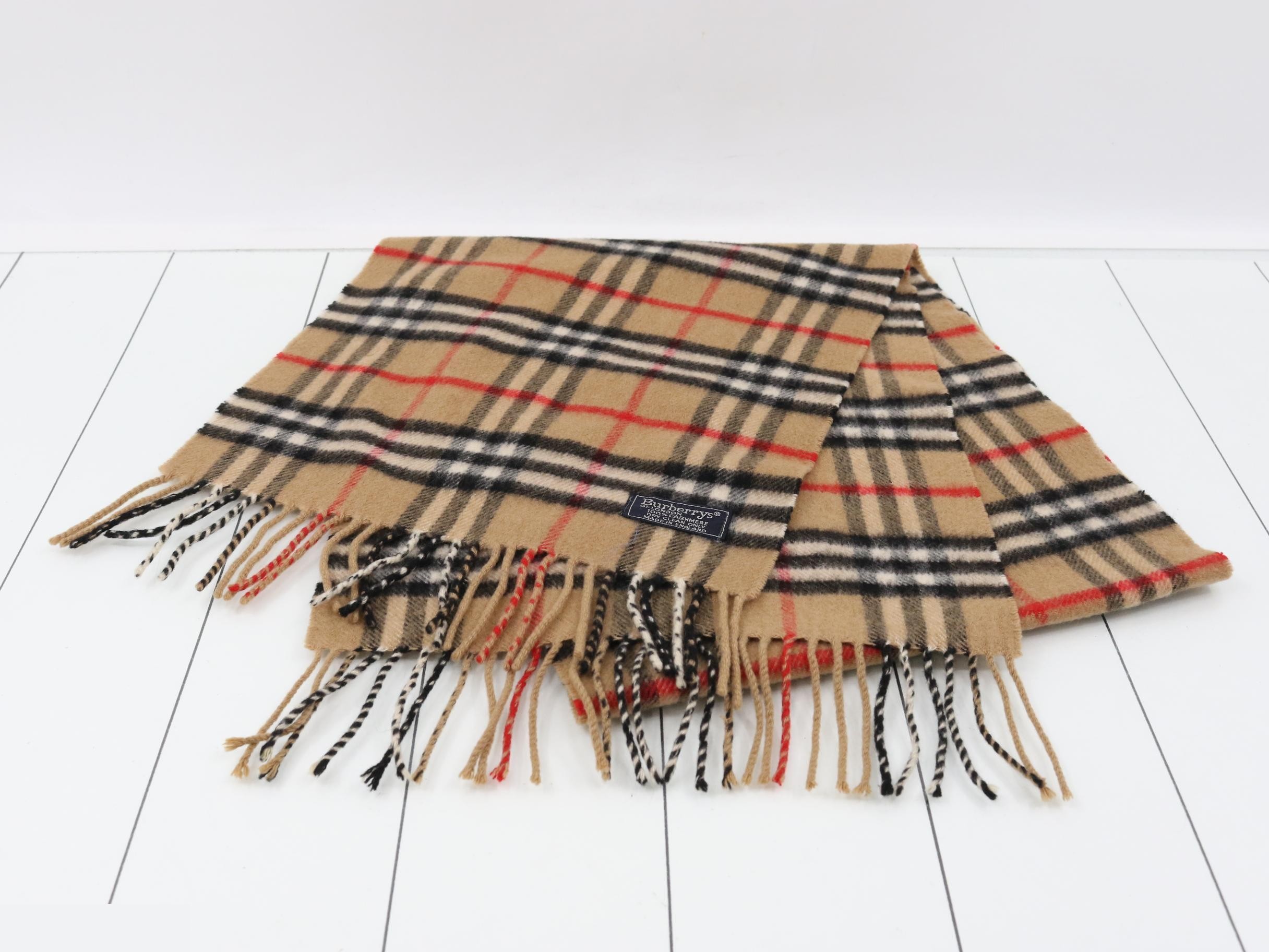 Cashmere accessories, scarves, and small items. — view 2