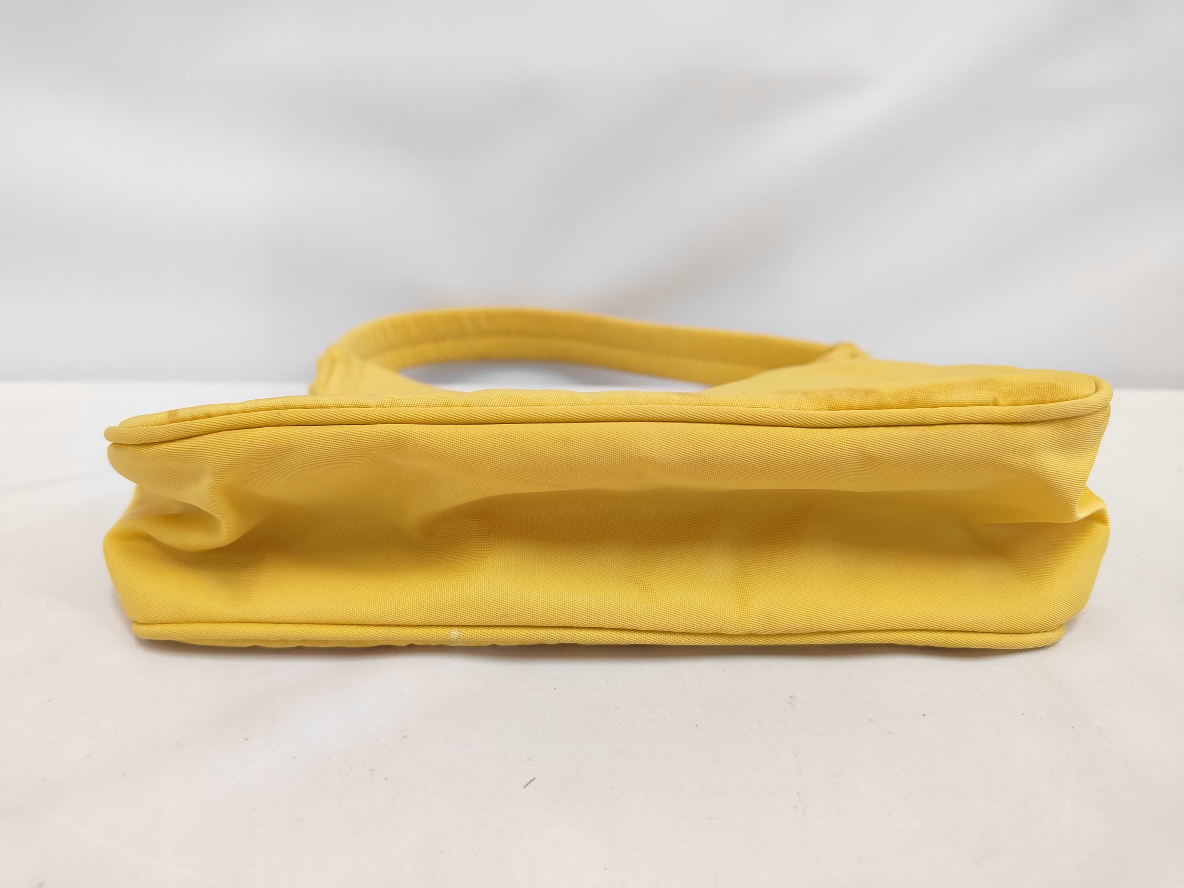 handbag, one-shoulder style, triangular plate, nylon, yellow. — view 3