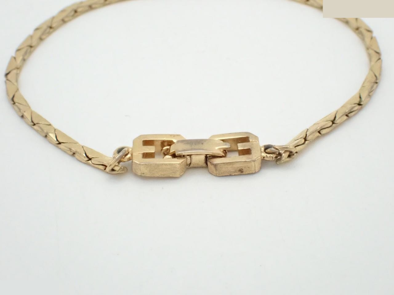 Other items in the line: Precious metal bracelets and bangles (metal), wrist circumference approximately 17.5 cm. — view 3