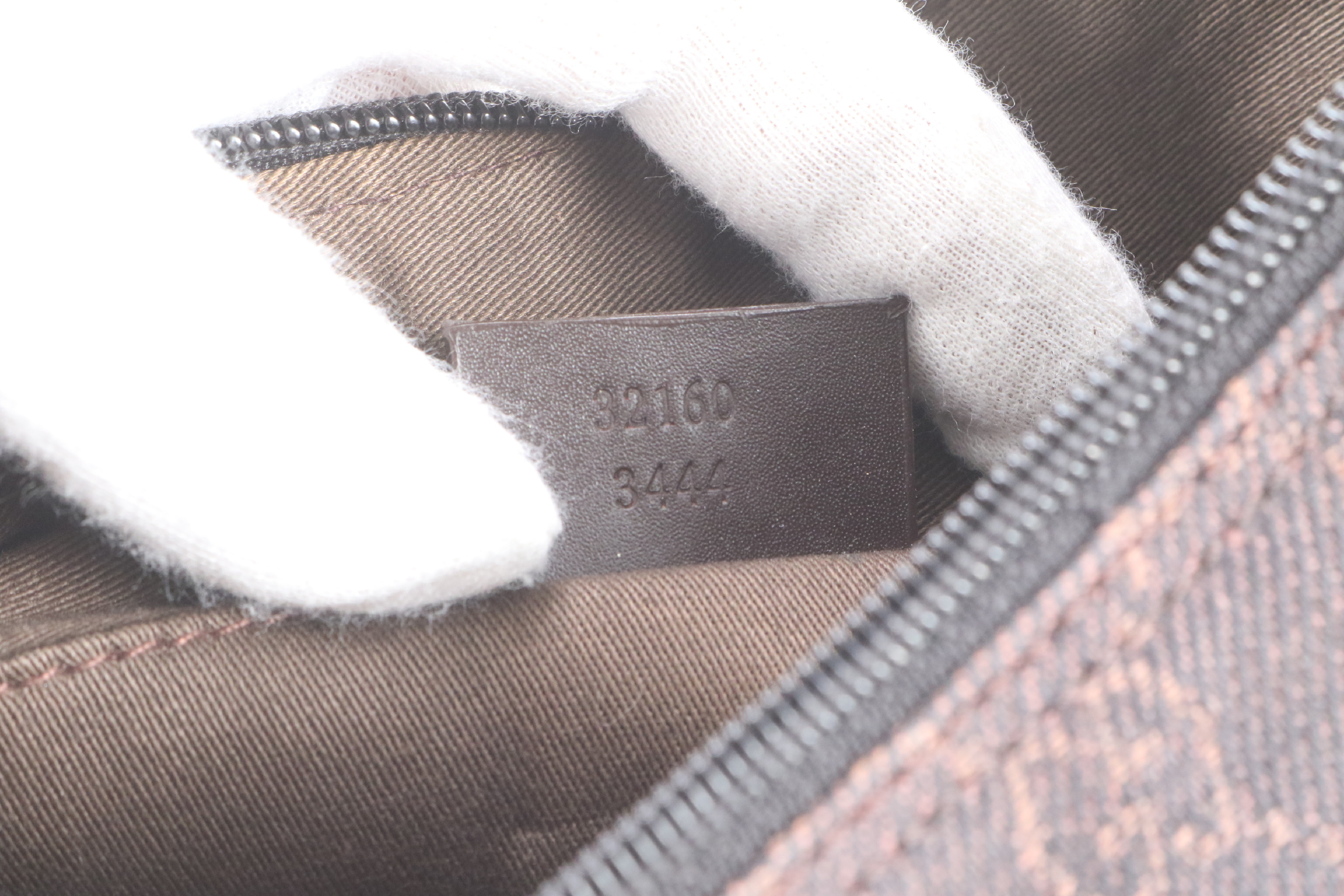 GG Canvas One-Shoulder Bag 32160 — view 9