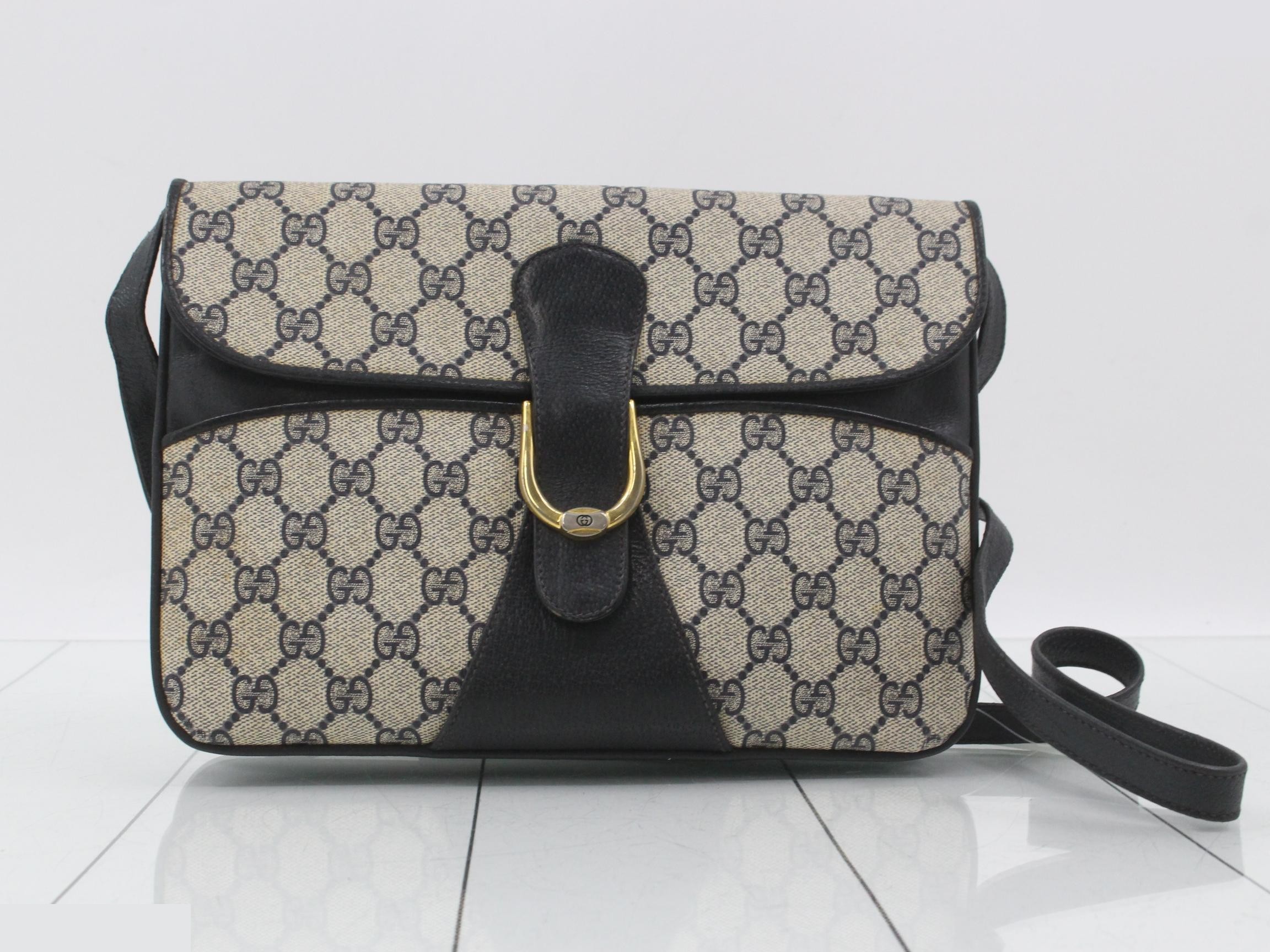 GG Supreme shoulder bag, mold present.