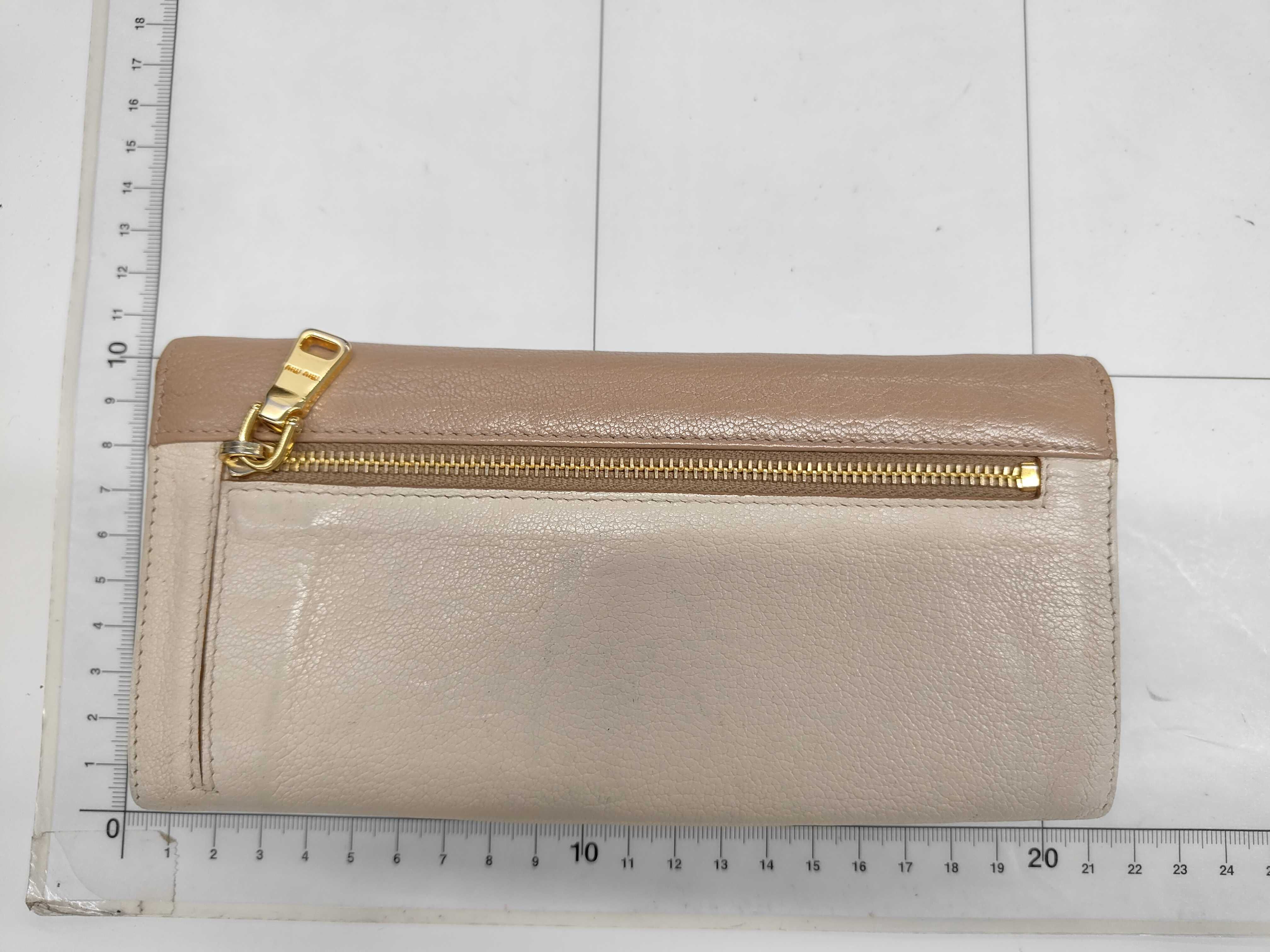 wallet — view 2
