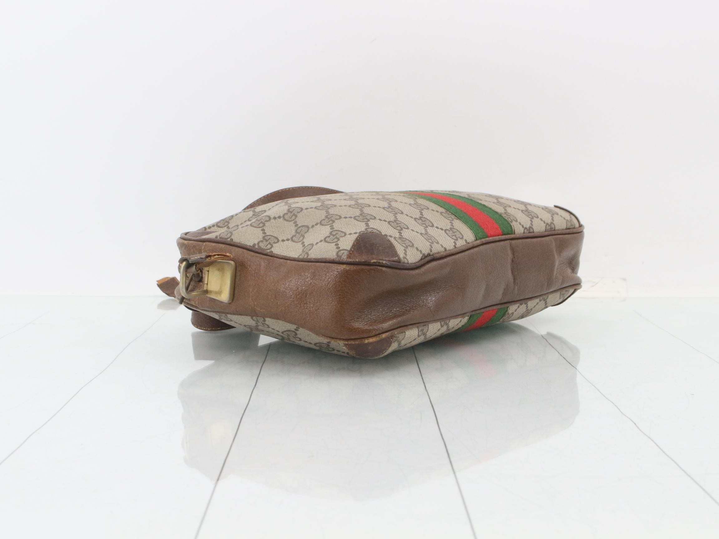 GG Supreme Shoulder Bag — view 5