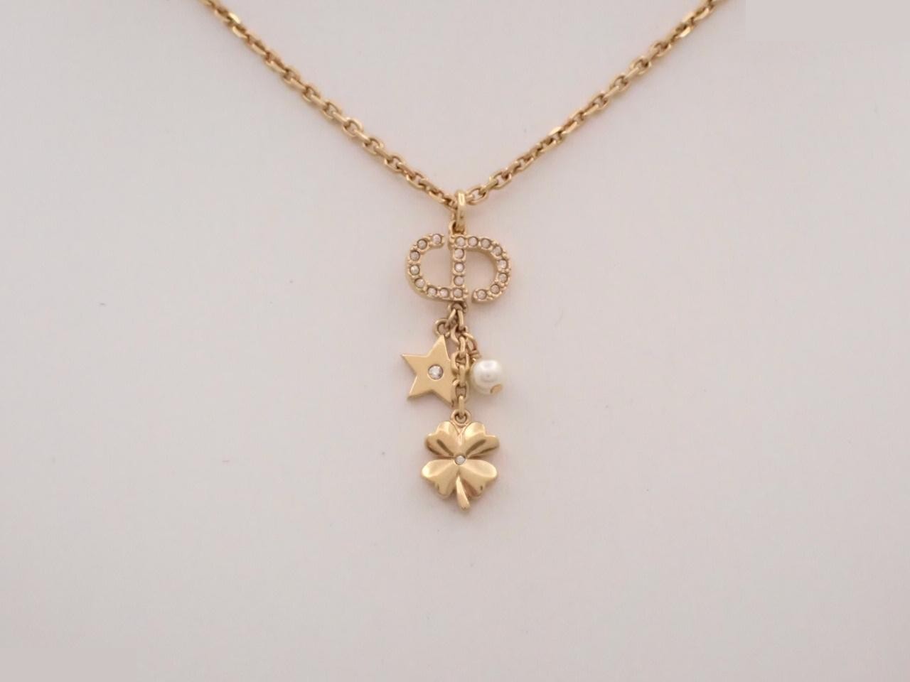 Gold chain, approximately 41 cm