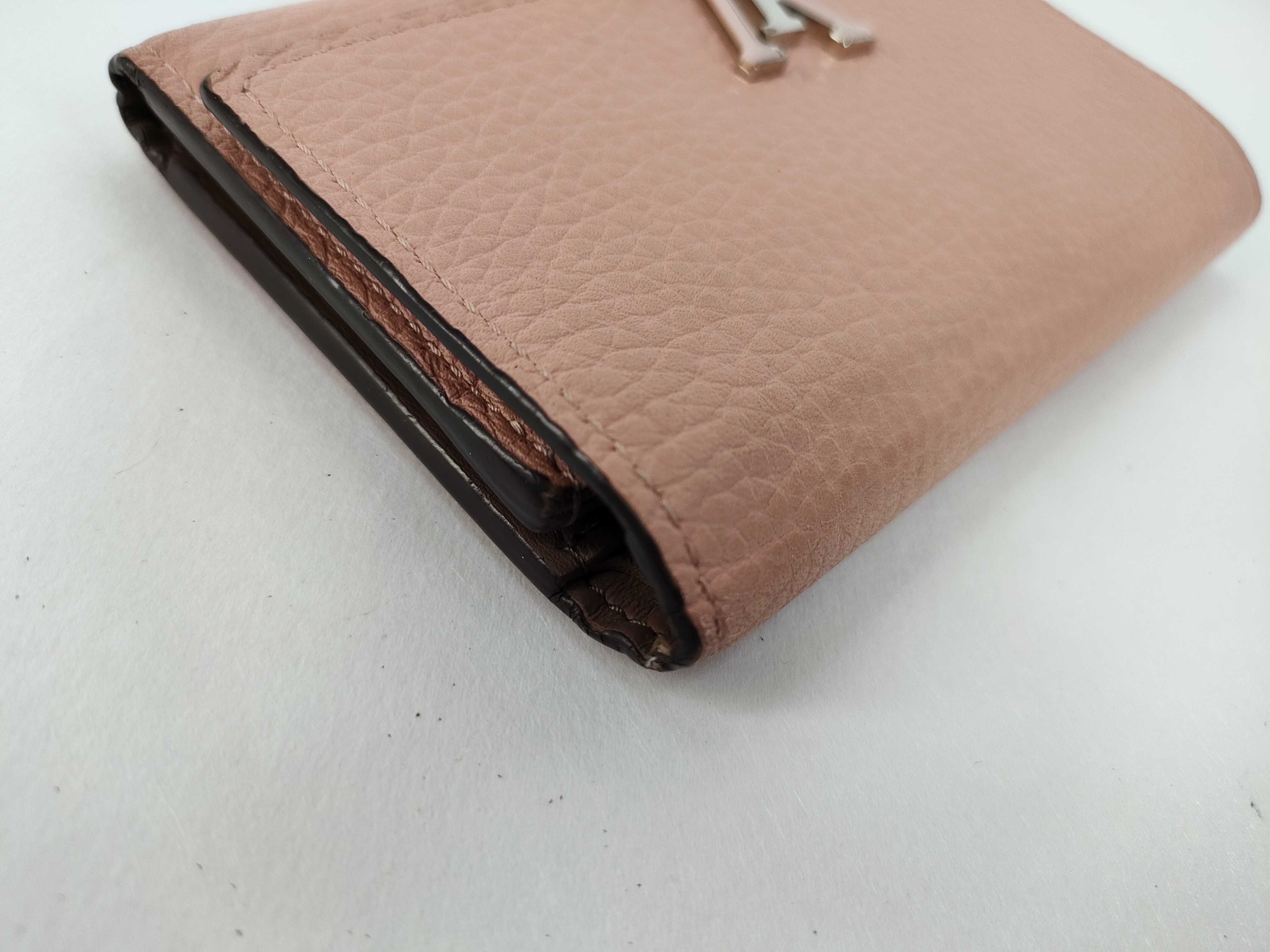 Taurillon Portefeuille Capucines Compact Magnolia M62156 Wallet — view 3