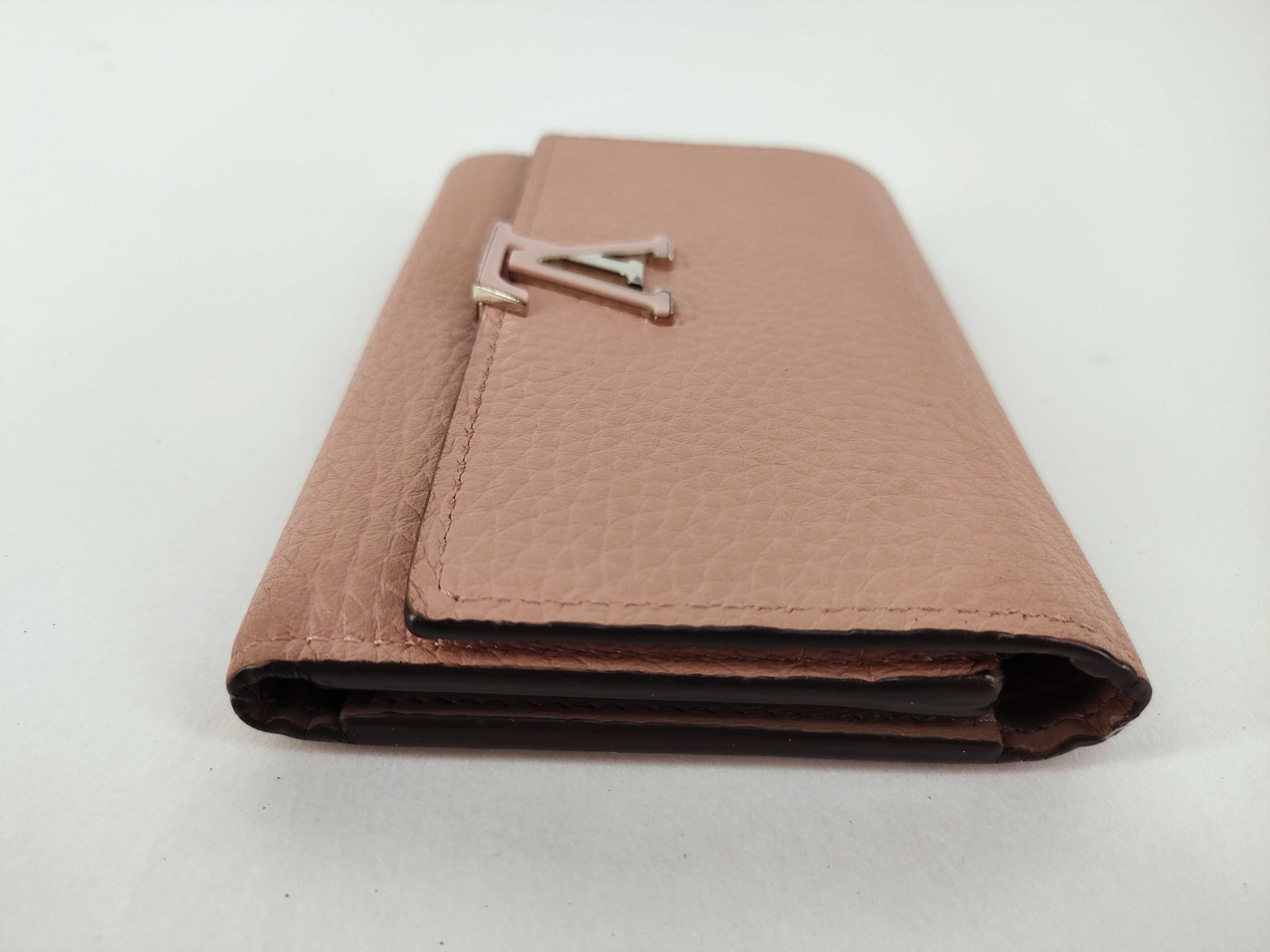 Taurillon Portefeuille Capucines Compact Magnolia M62156 Wallet — view 4