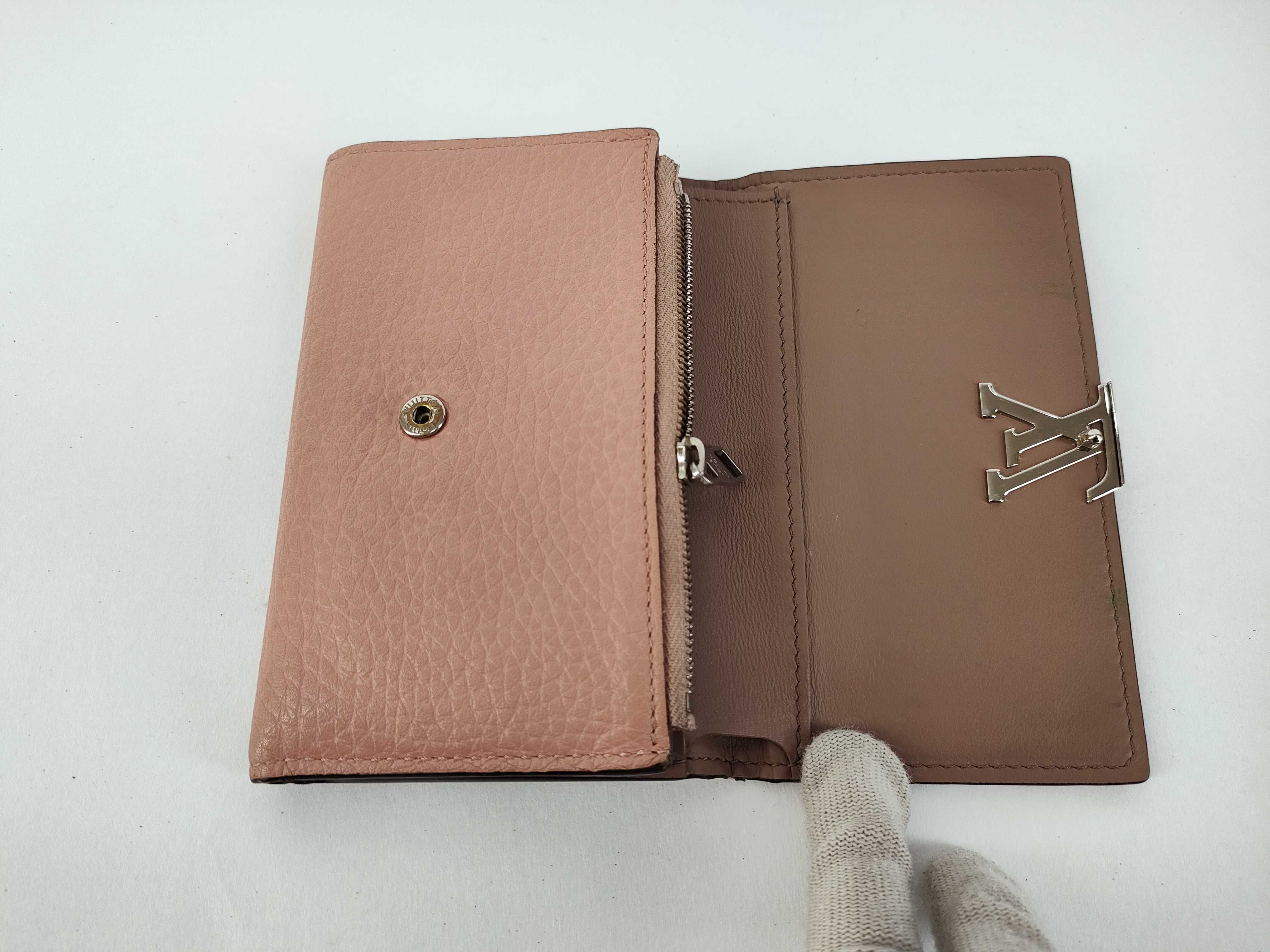 Taurillon Portefeuille Capucines Compact Magnolia M62156 Wallet — view 9