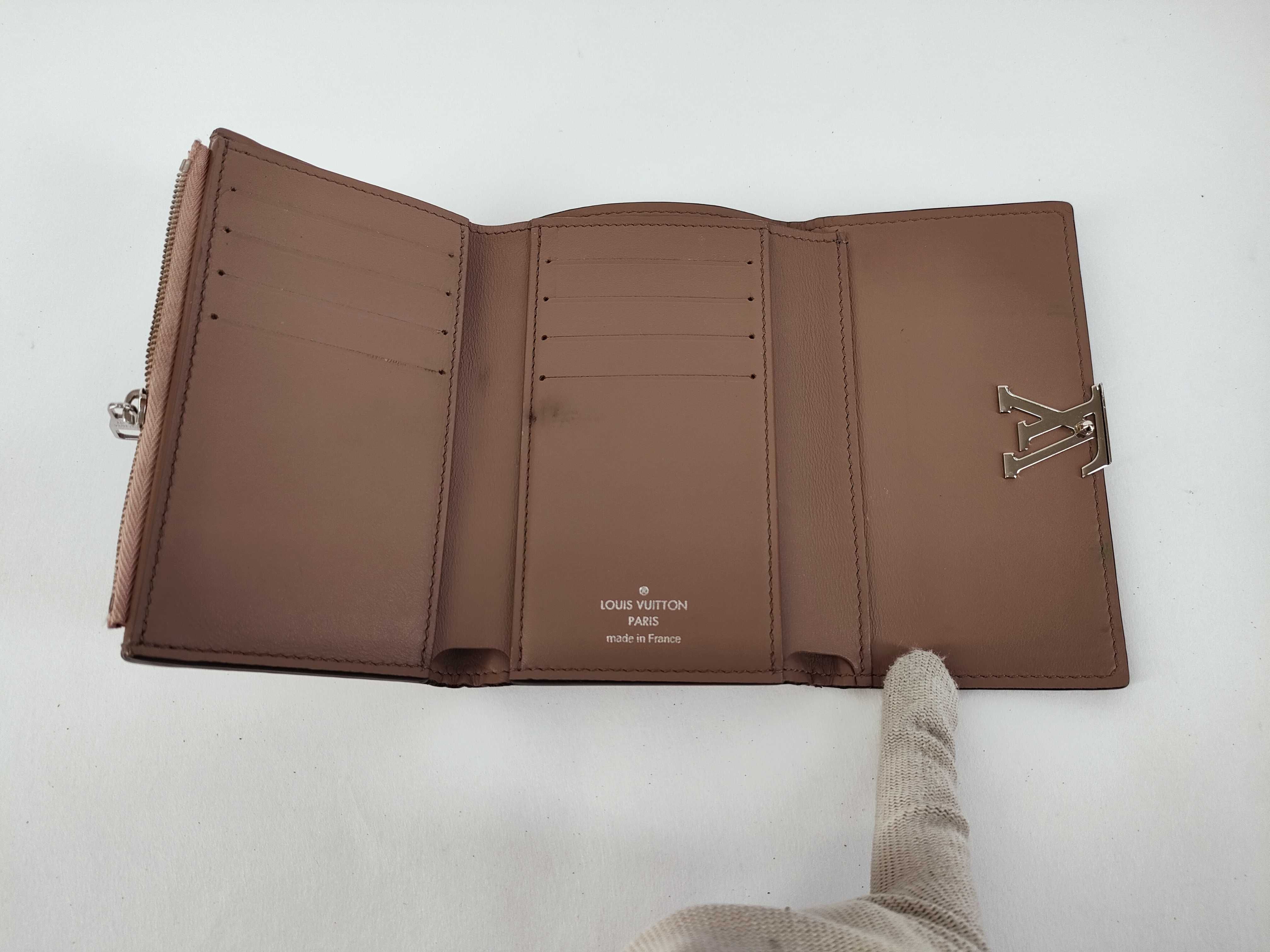 Taurillon Portefeuille Capucines Compact Magnolia M62156 Wallet — view 10