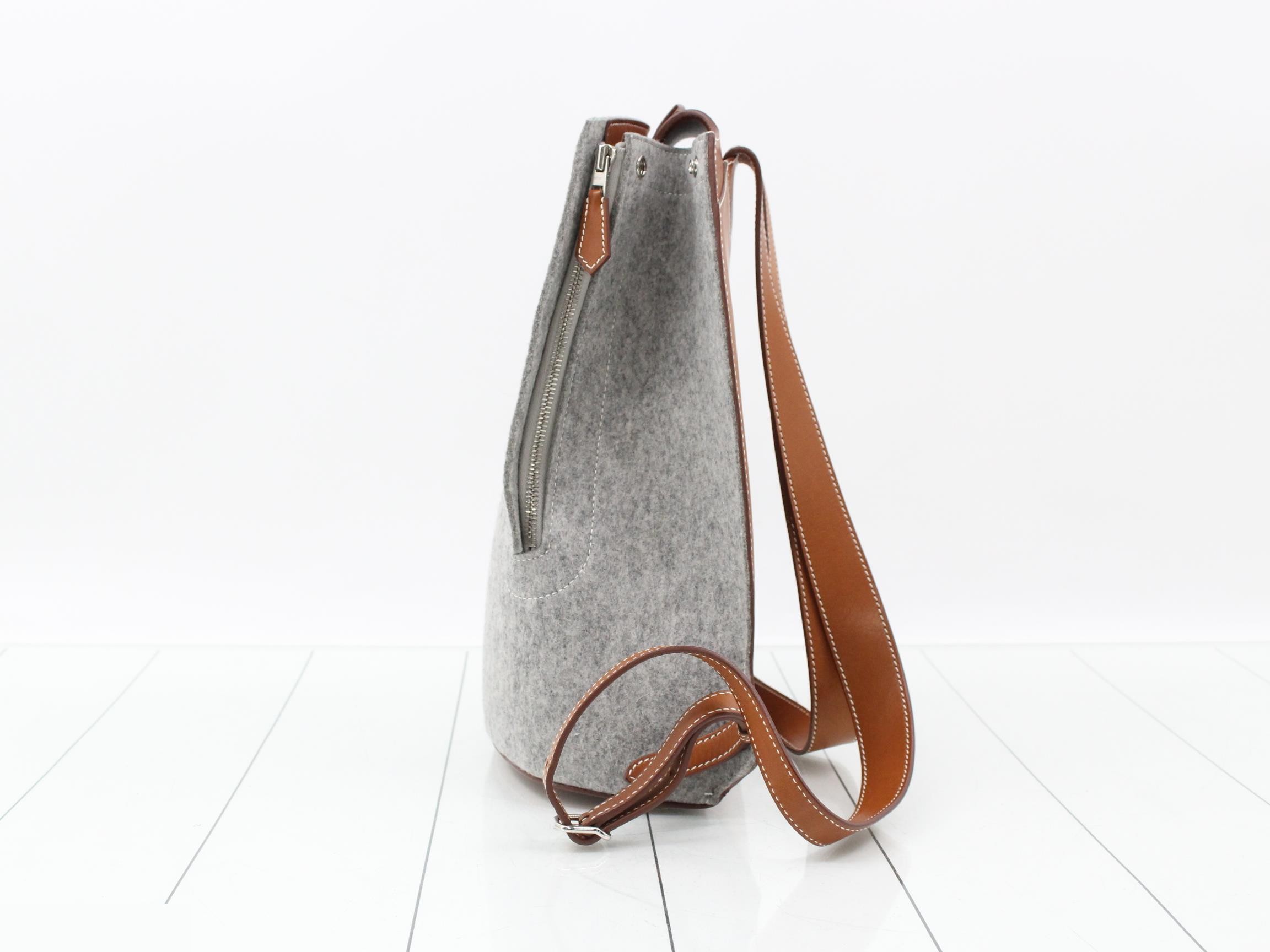 Sac-à-des GR24 Felt x Barenia SV hardware Gray x Fauve X stamp — view 3