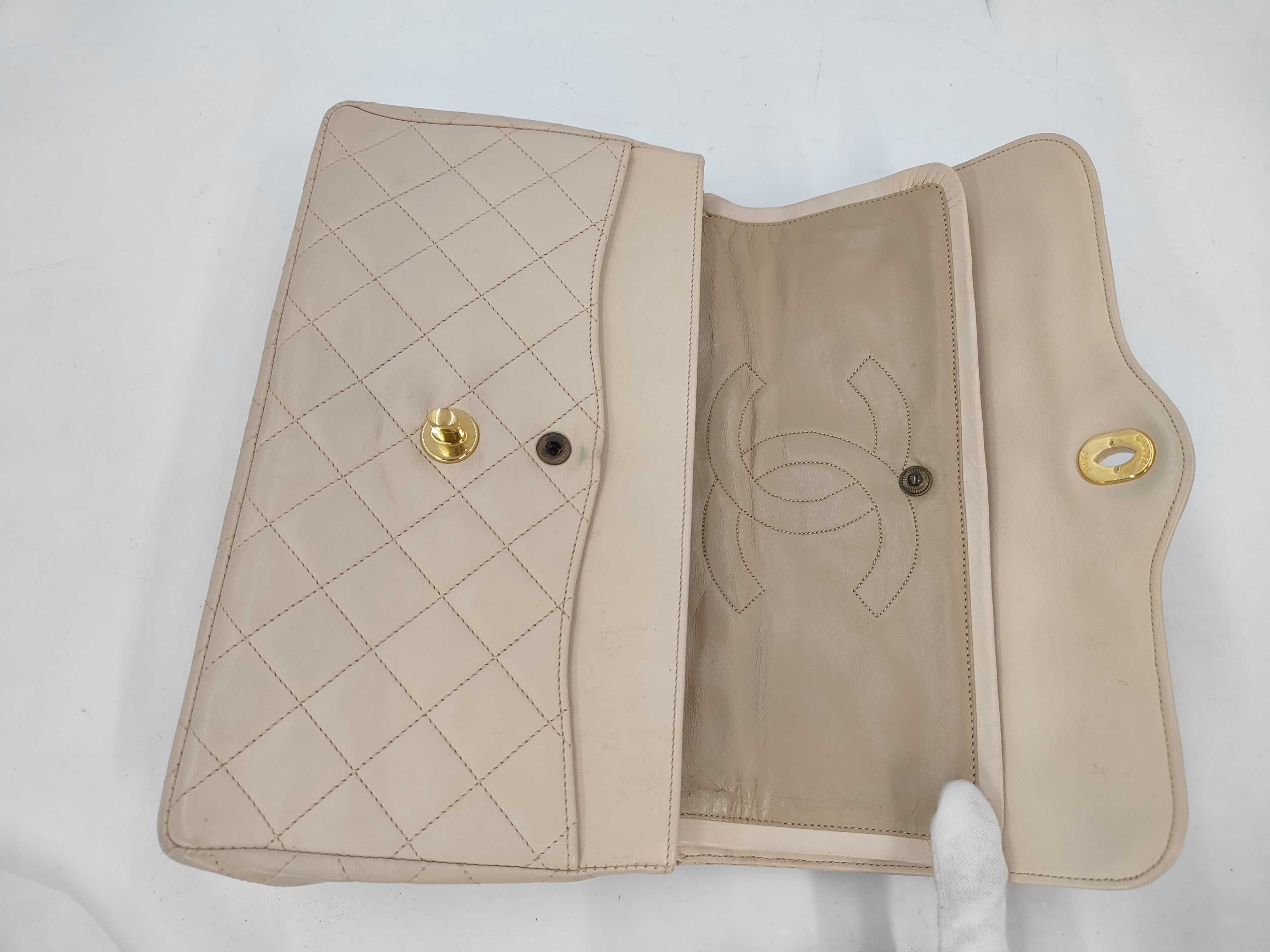 Matelassé Paris Limited Edition Chain Shoulder Bag, Beige Shoulder Bag — view 9