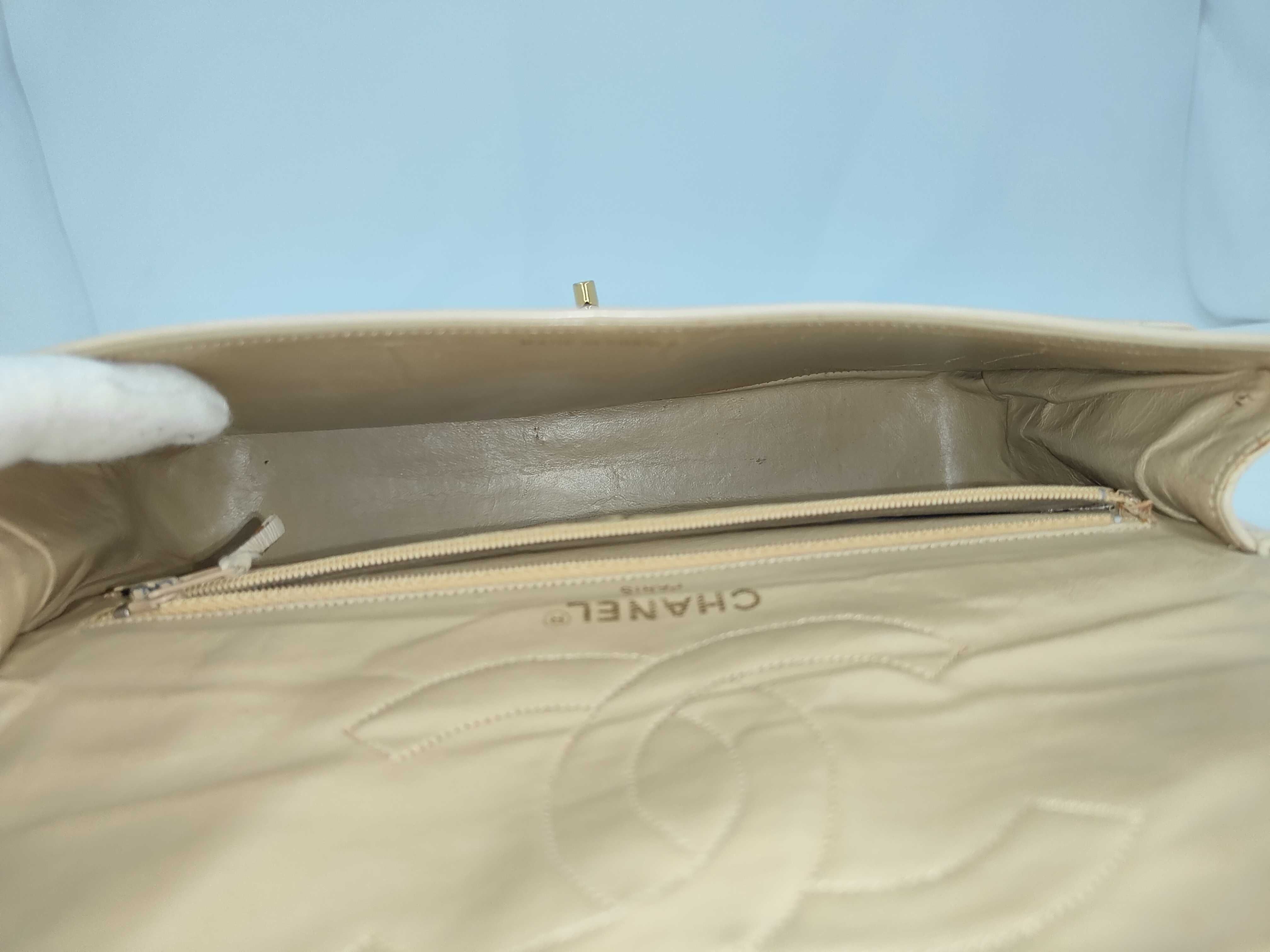 Matelassé Paris Limited Edition Chain Shoulder Bag, Beige Shoulder Bag — view 10