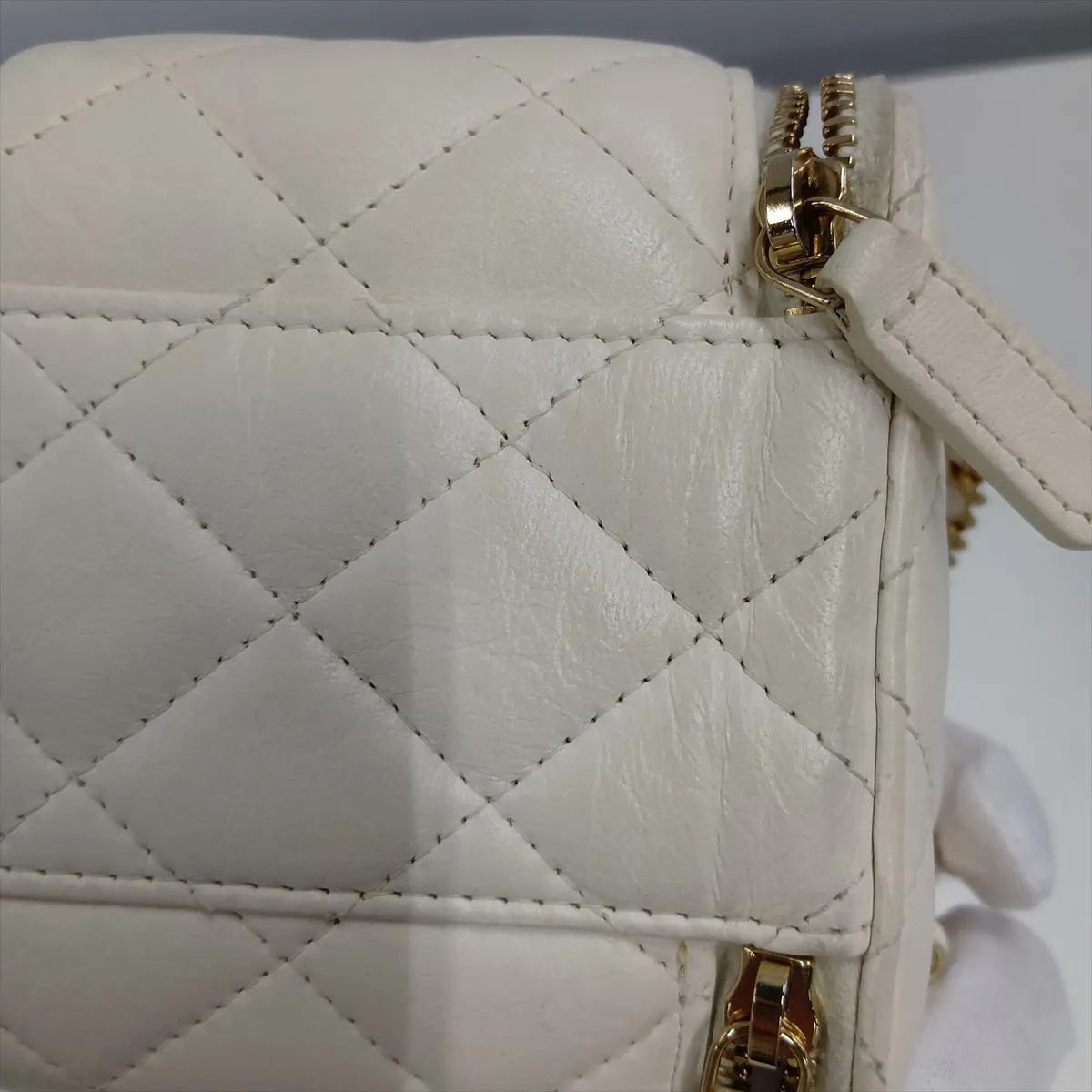 Matelassé Lambskin Vanity Bag, White with Gold Hardware, 30867498 (Serial Number in the 30s) — view 10