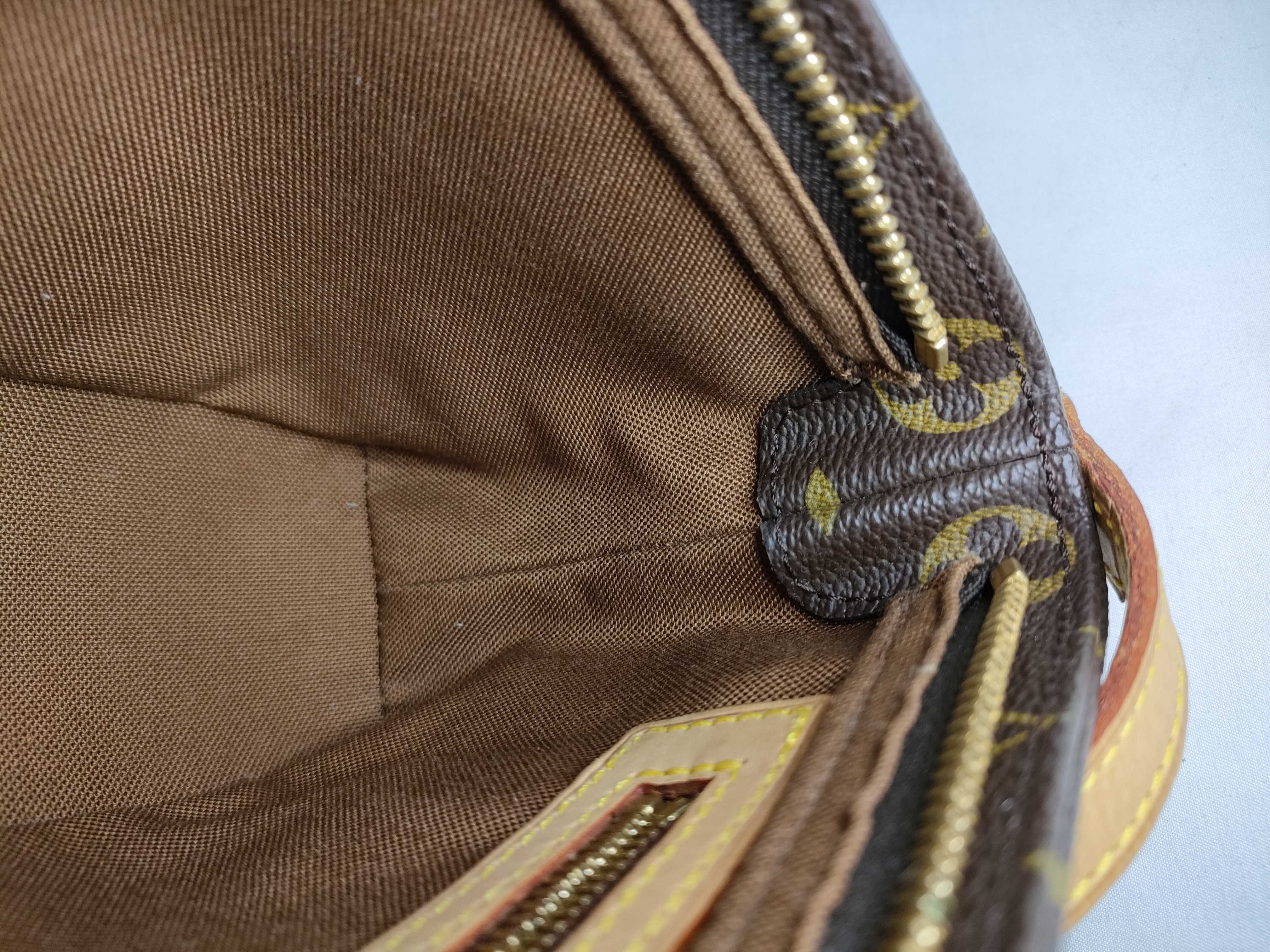 Monogram Louis Vuitton Monogram M51240 Trotteur Shoulder Bag — view 9