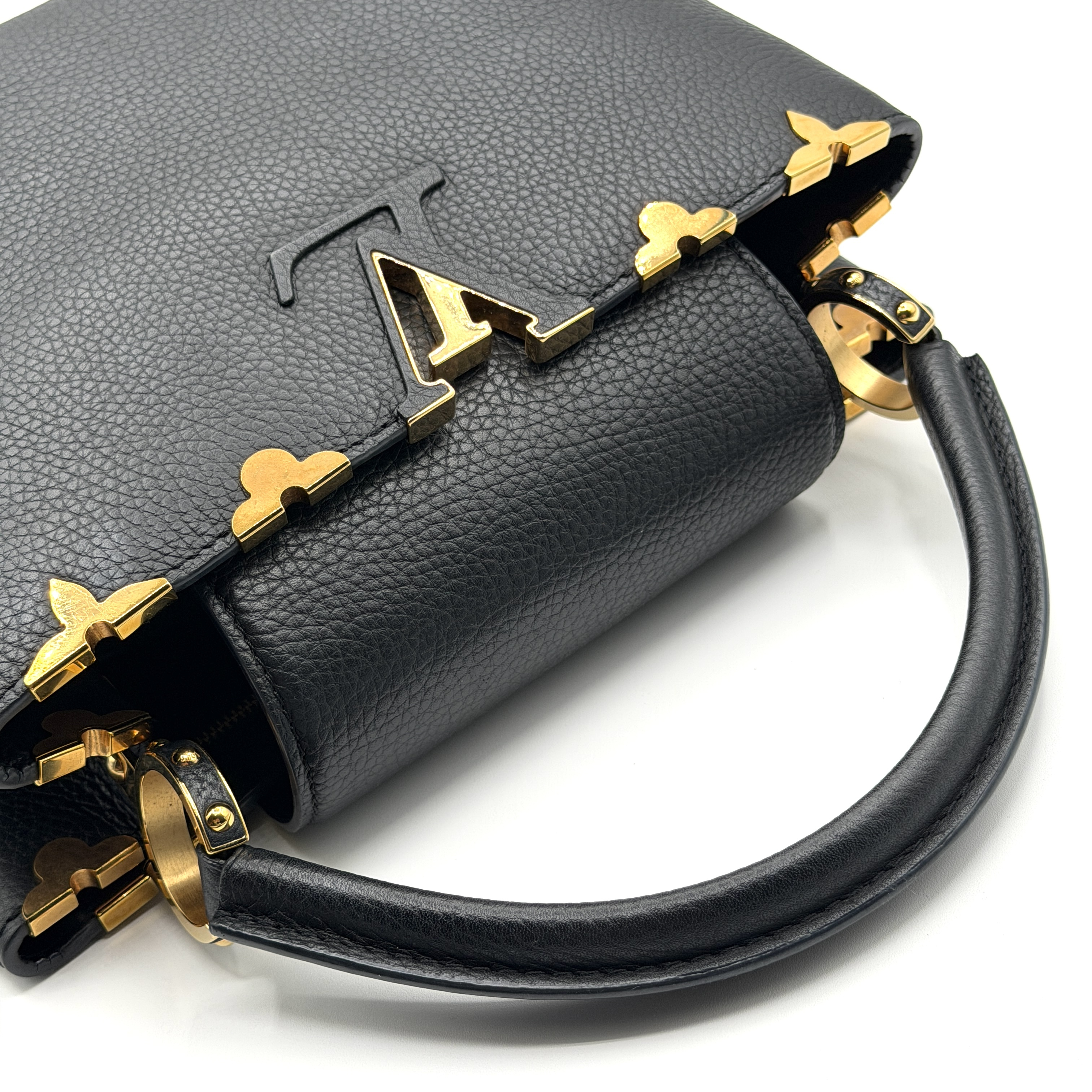 Capucines MM handbag, Taurillon leather, flower design, 2-way shoulder bag — view 5