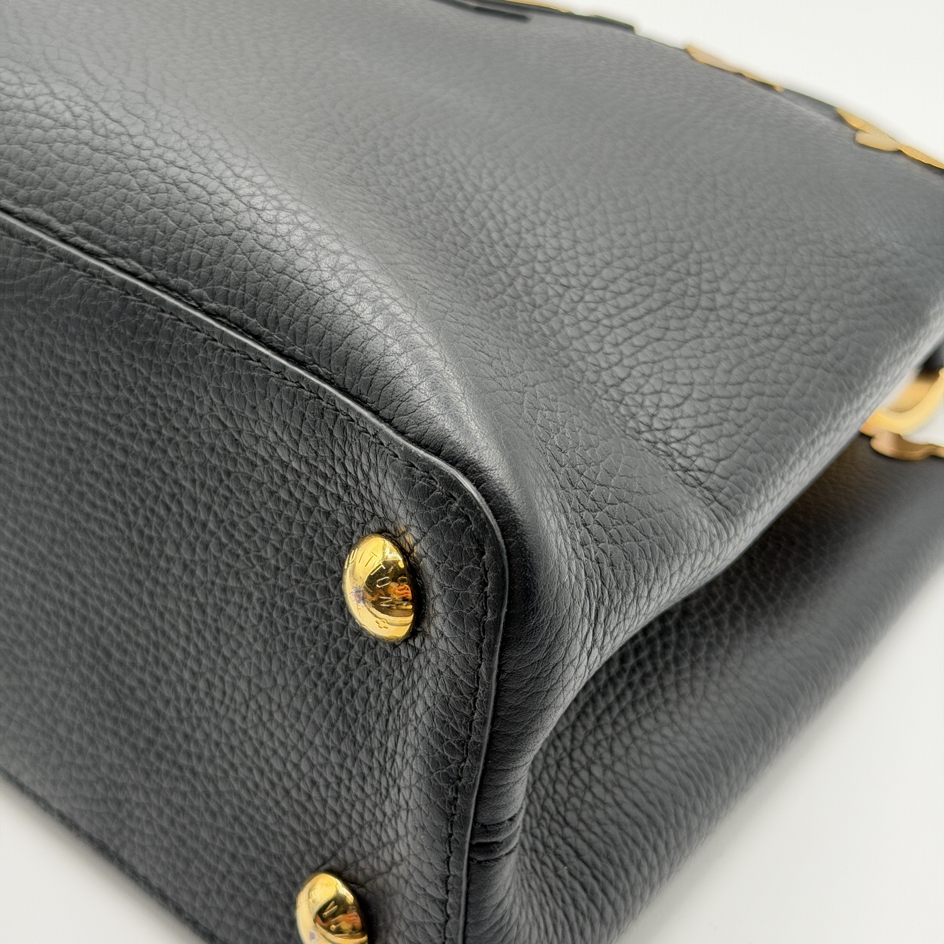 Capucines MM handbag, Taurillon leather, flower design, 2-way shoulder bag — view 9