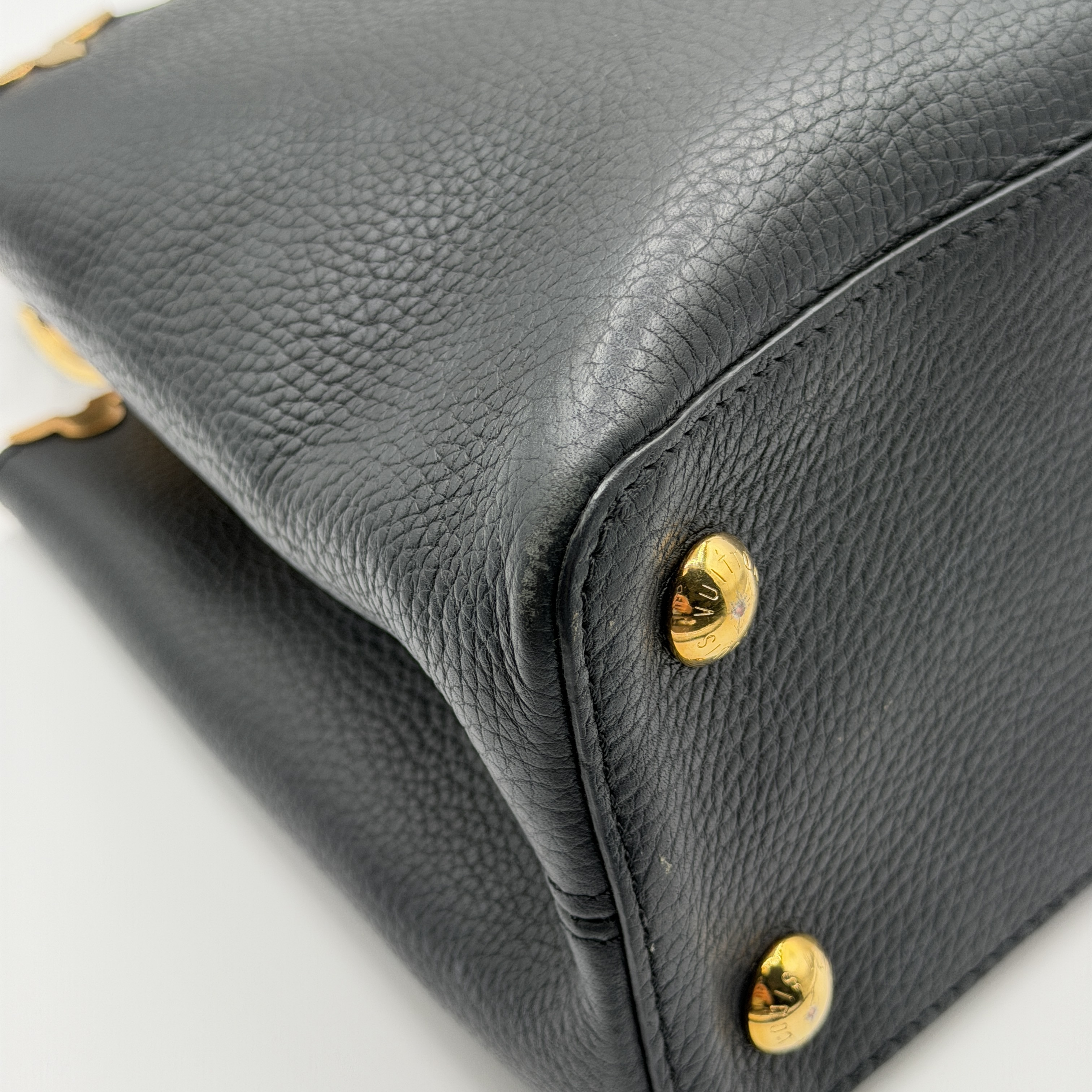 Capucines MM handbag, Taurillon leather, flower design, 2-way shoulder bag — view 10