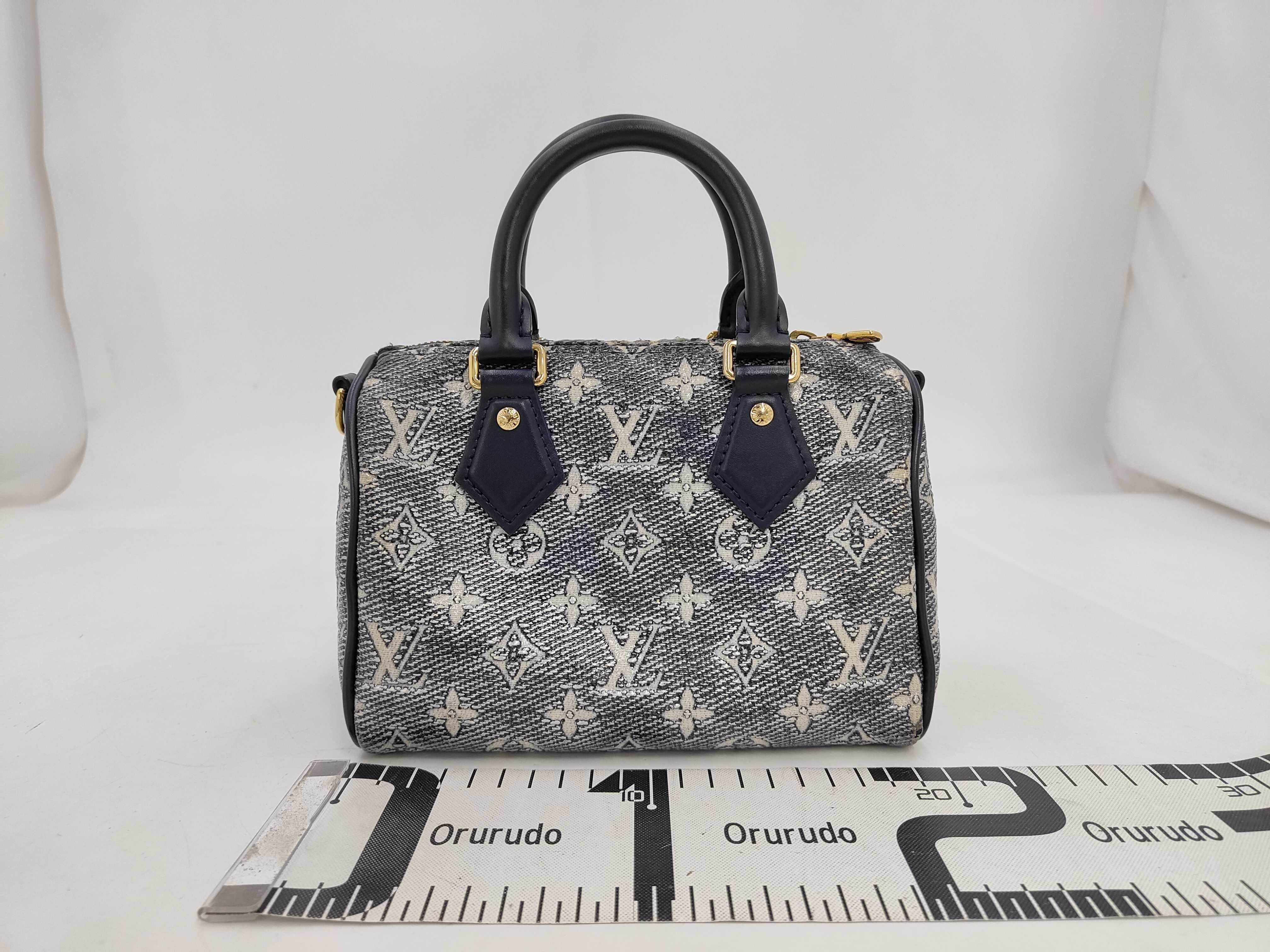 M23069 Louis Vuitton Speedy Bandoulière 20 RFID Monogram Laminated Jacquard Handbag — view 2