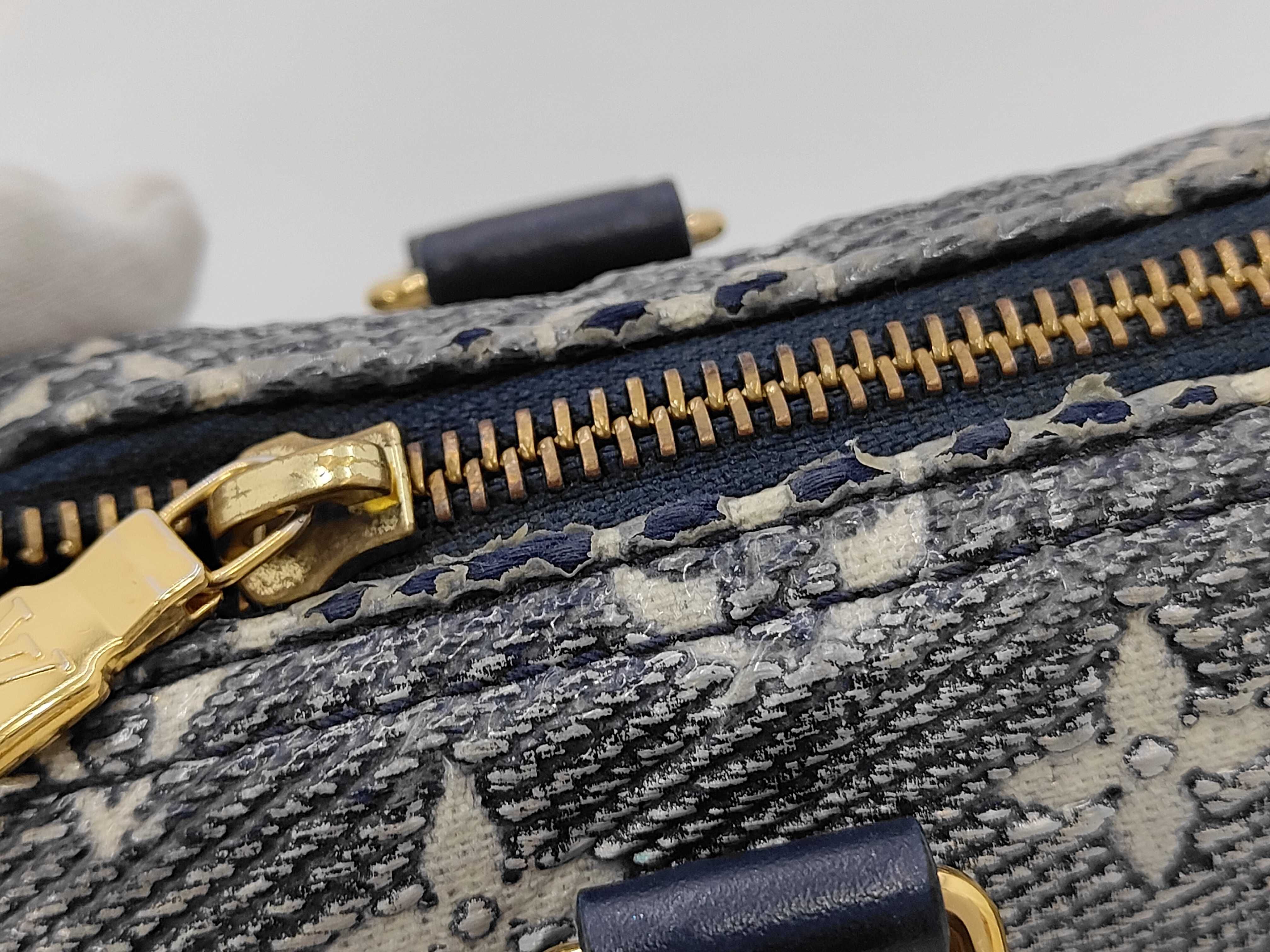 M23069 Louis Vuitton Speedy Bandoulière 20 RFID Monogram Laminated Jacquard Handbag — view 11