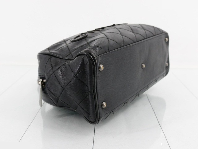 Matelassé caviar leather mini Boston bag, with sticker, serial number 6. — view 5