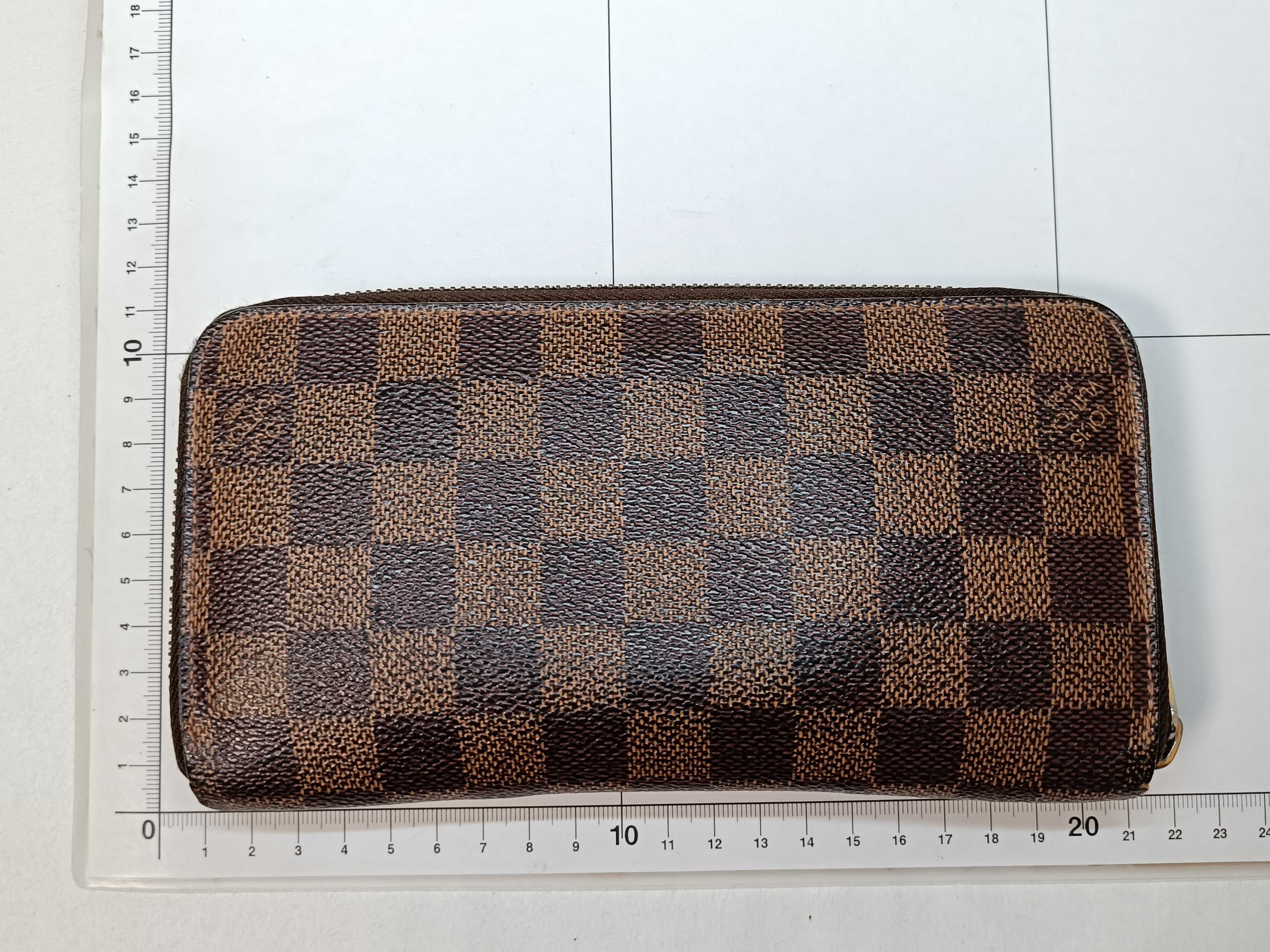 Damier Zippy Wallet — view 2