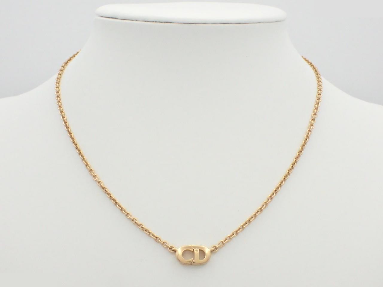 Other lines: Precious metal necklaces and pendants, total length approximately 44 cm. — view 3