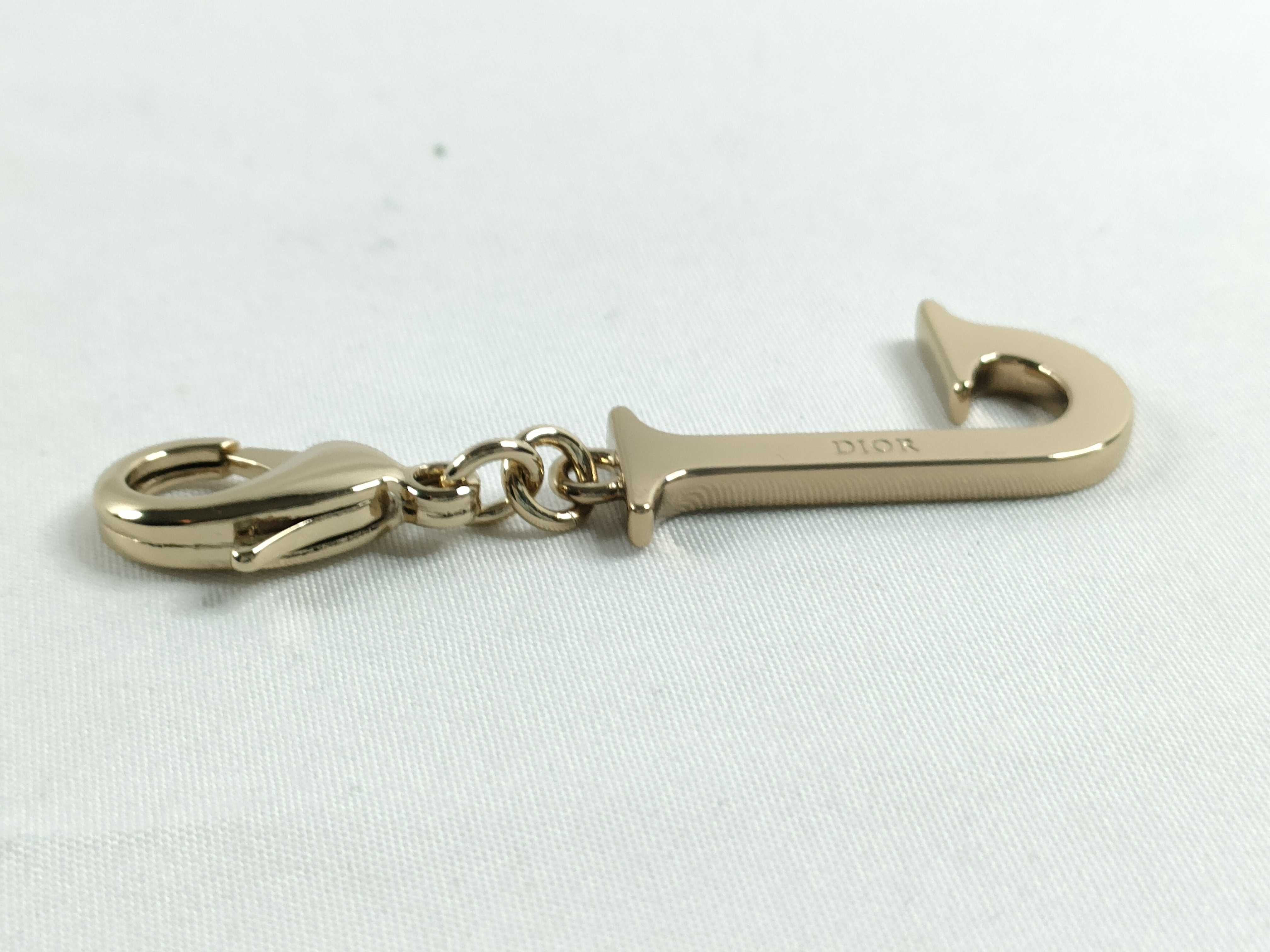 Roman alphabet charm, "J," with tag. — view 4