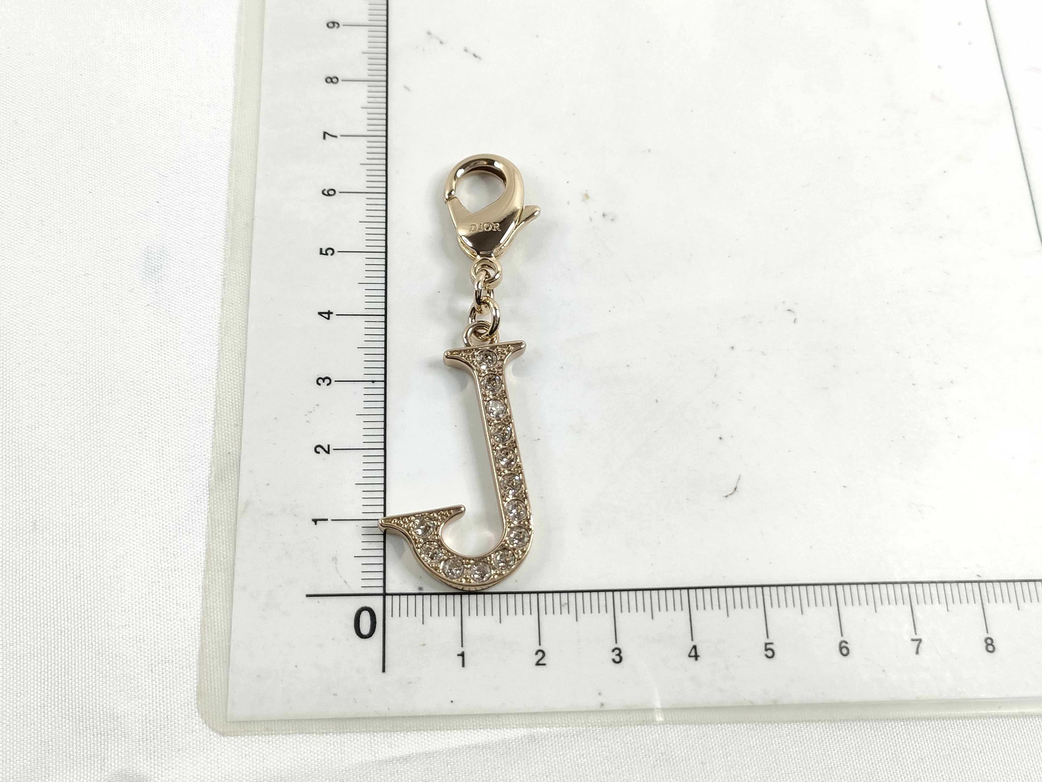 Roman alphabet charm, "J," with tag. — view 7