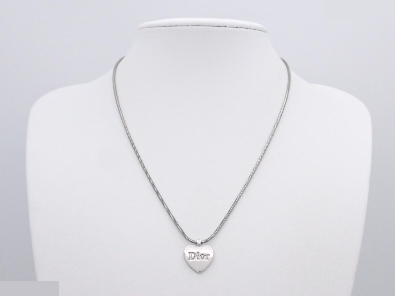 Other lines: Precious metal necklace, heart logo, silver, chain approximately 42cm. — view 3