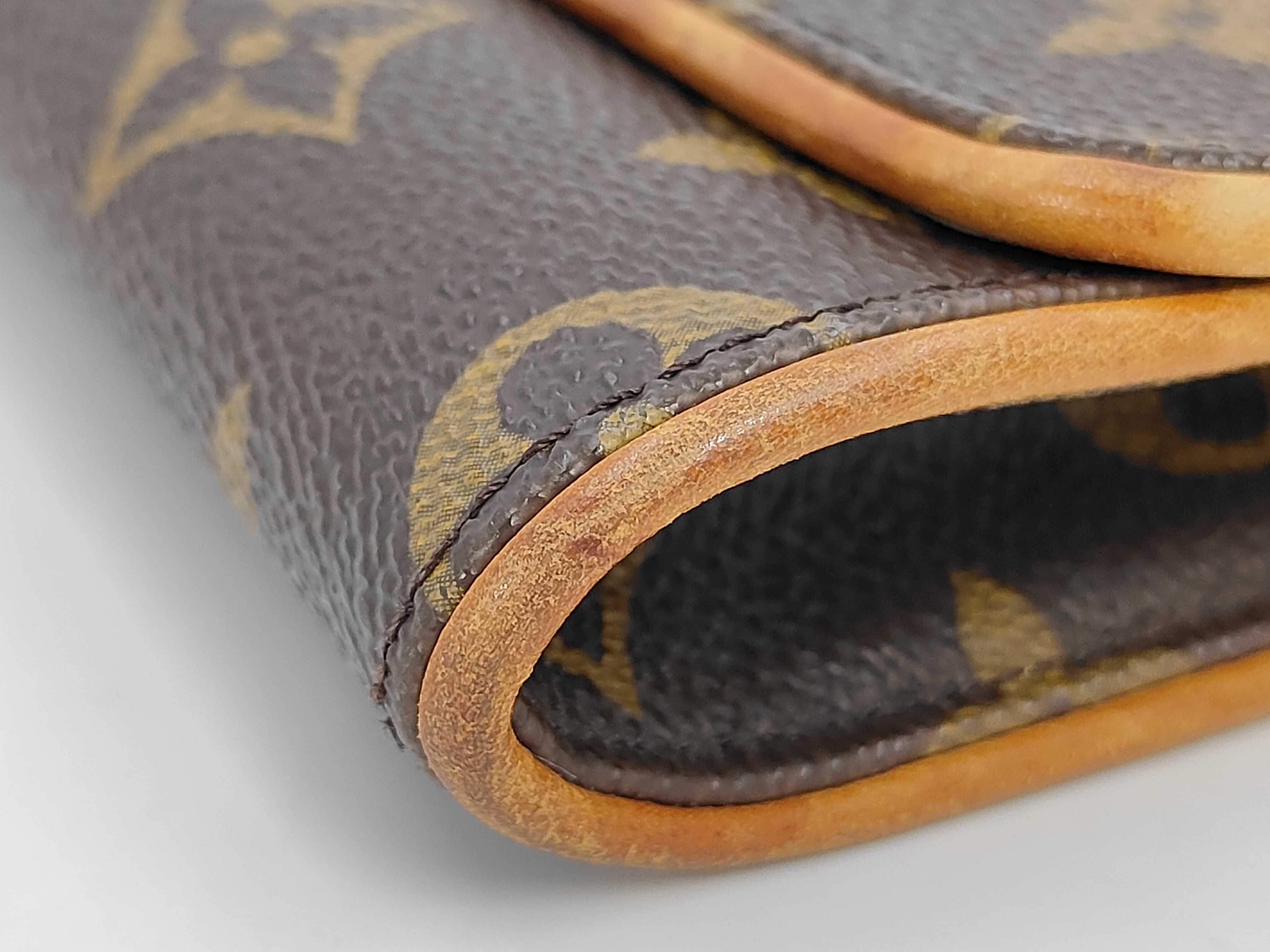 wallet — view 4