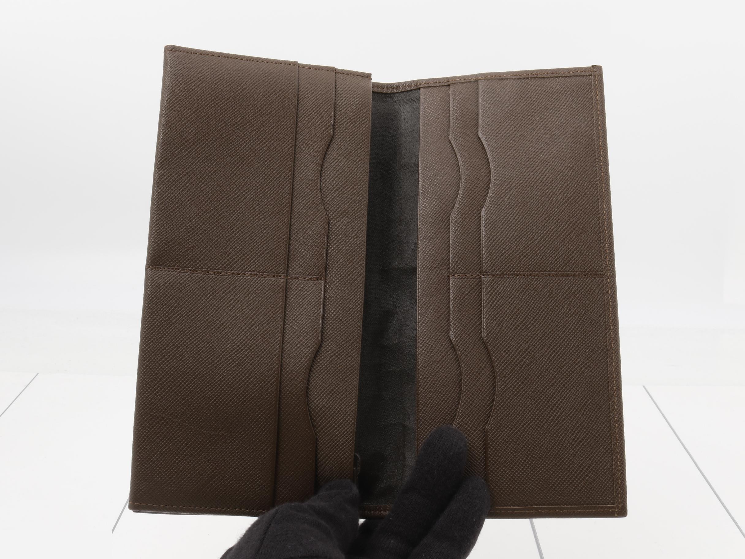 Other lines: Bags and Wallets — view 4
