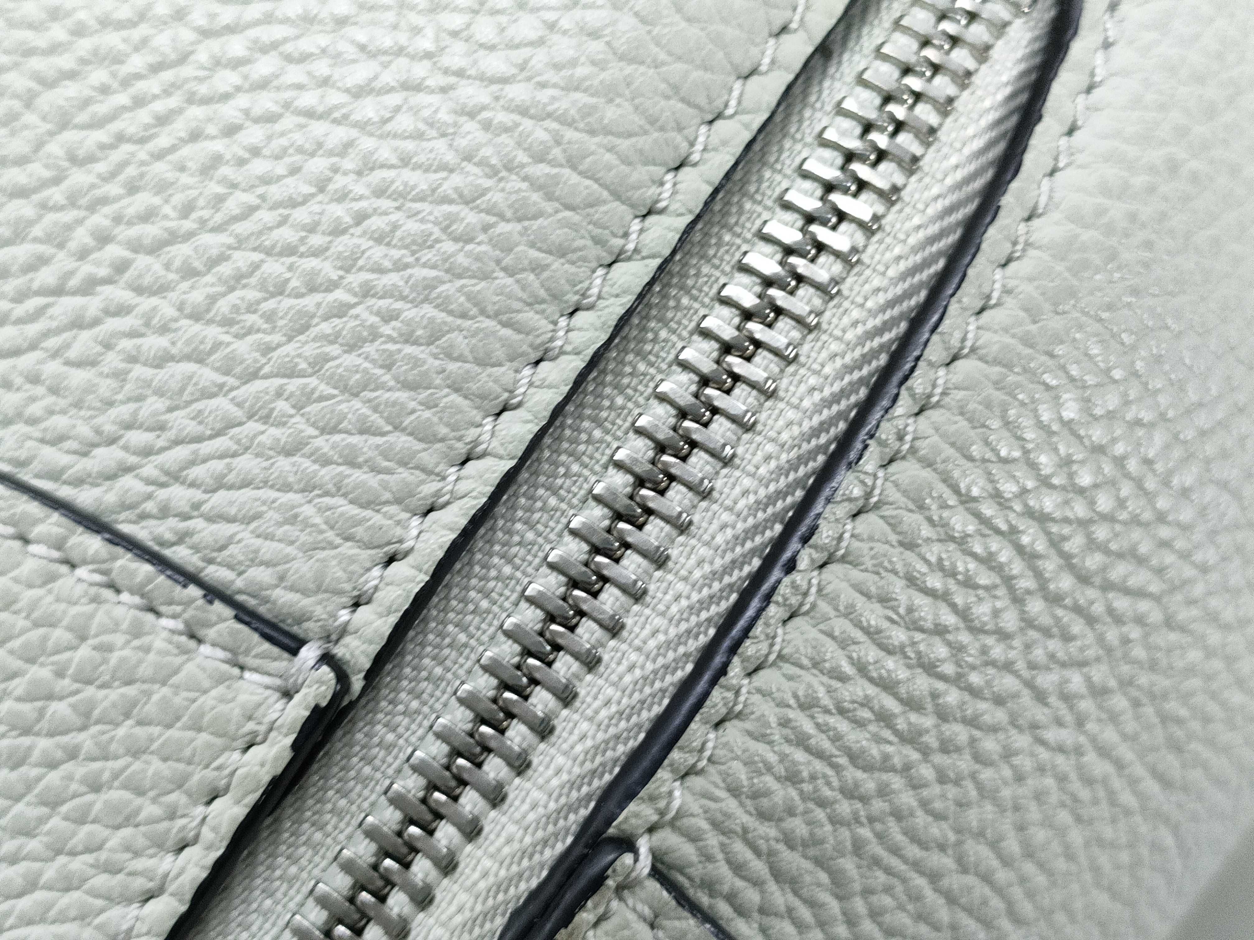 bag, Loewe Hammock bag, small, leather, beige, handbag. — view 15