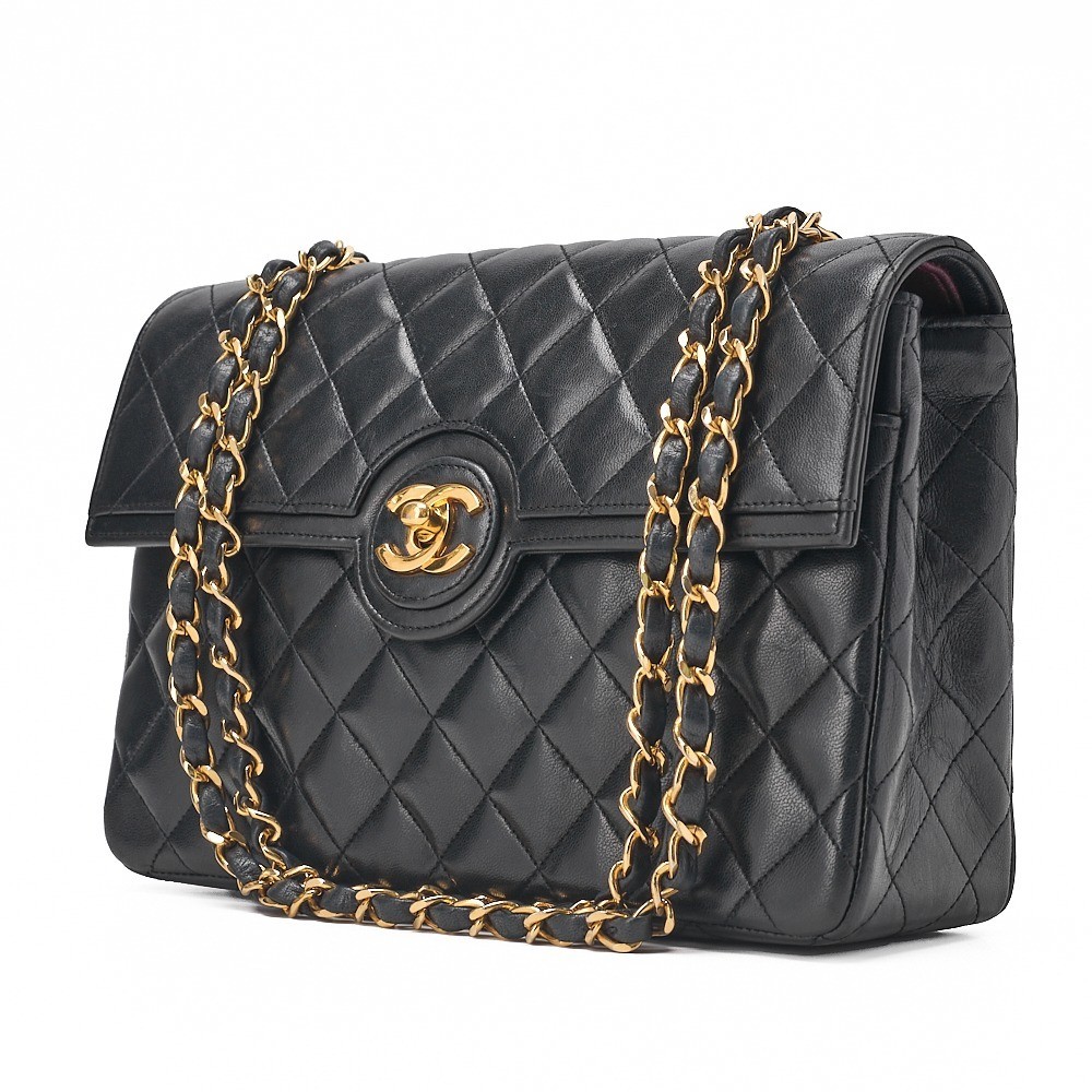 Lambskin Matelassé design flap chain shoulder bag, black — view 3