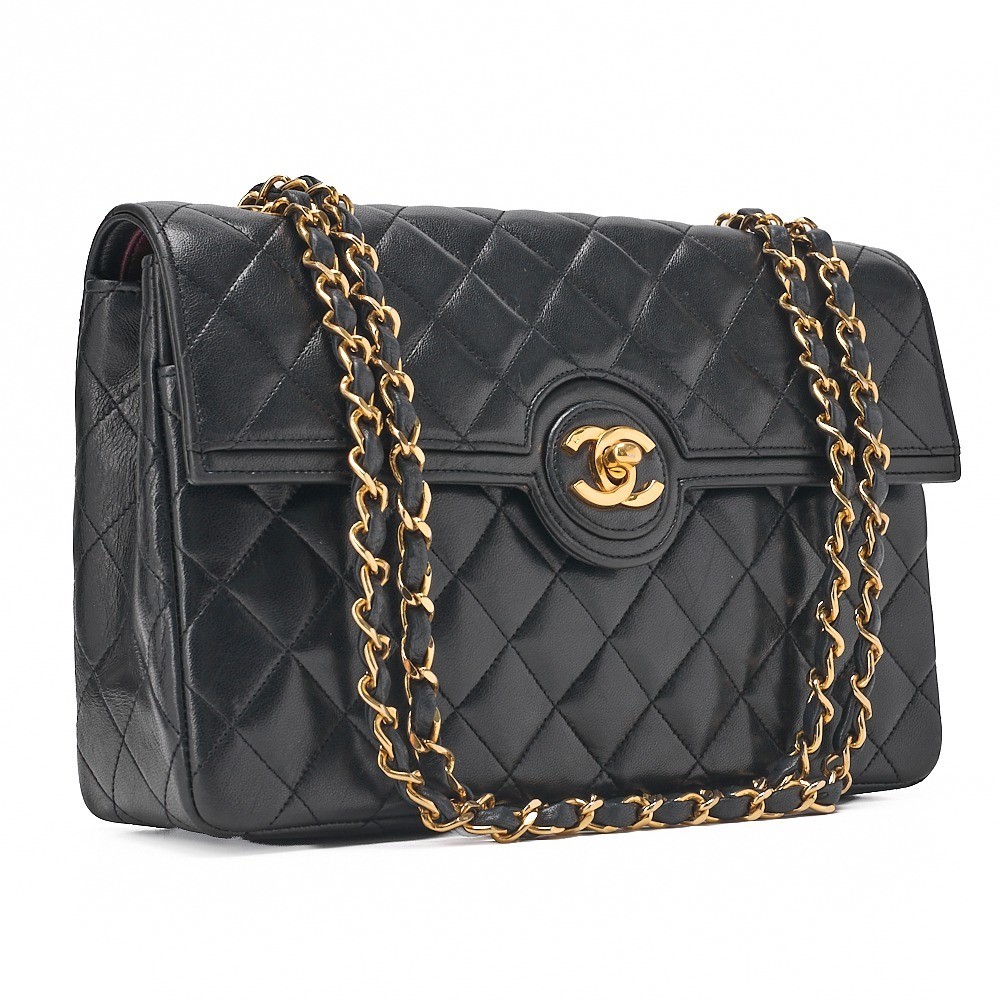 Lambskin Matelassé design flap chain shoulder bag, black — view 4