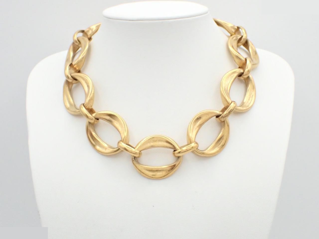 Gold-colored necklace, neck circumference approximately 44 cm — view 3