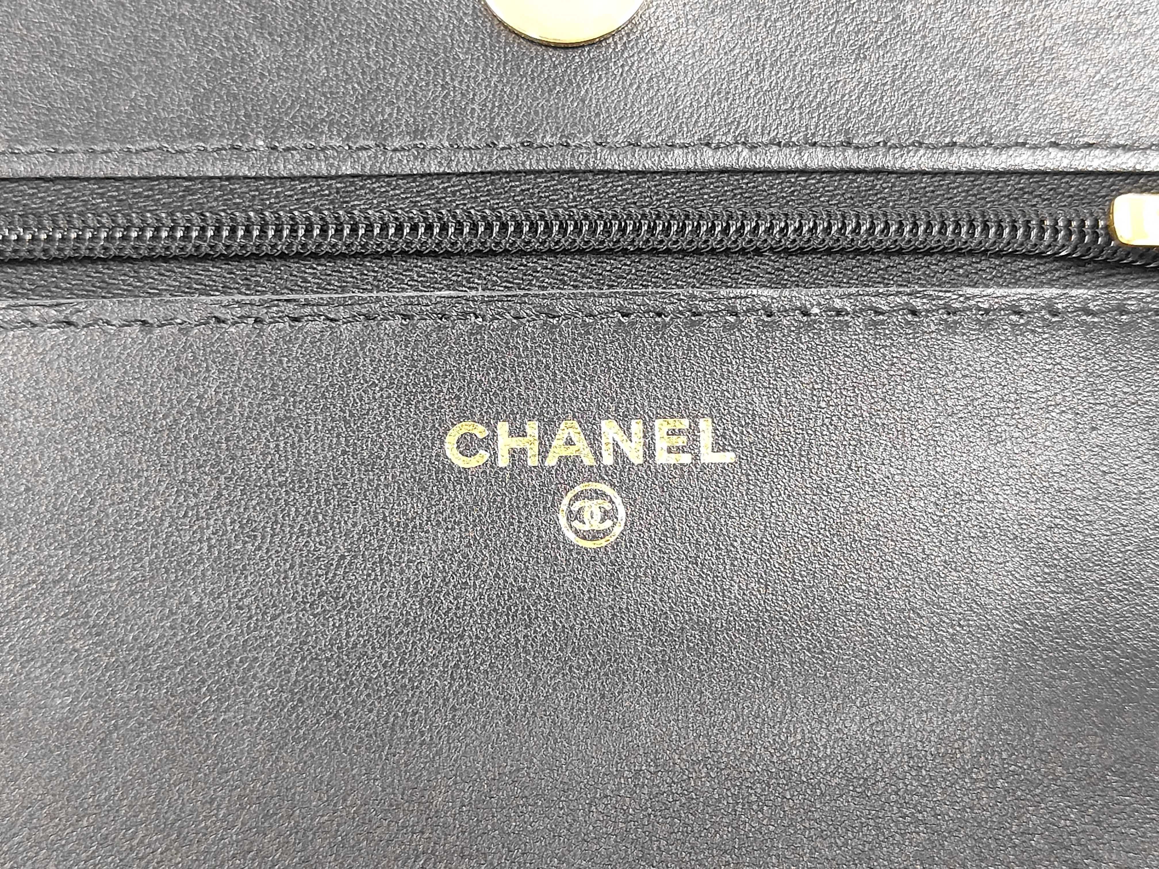 Matelassé Chain Wallet Shoulder Bag — view 8