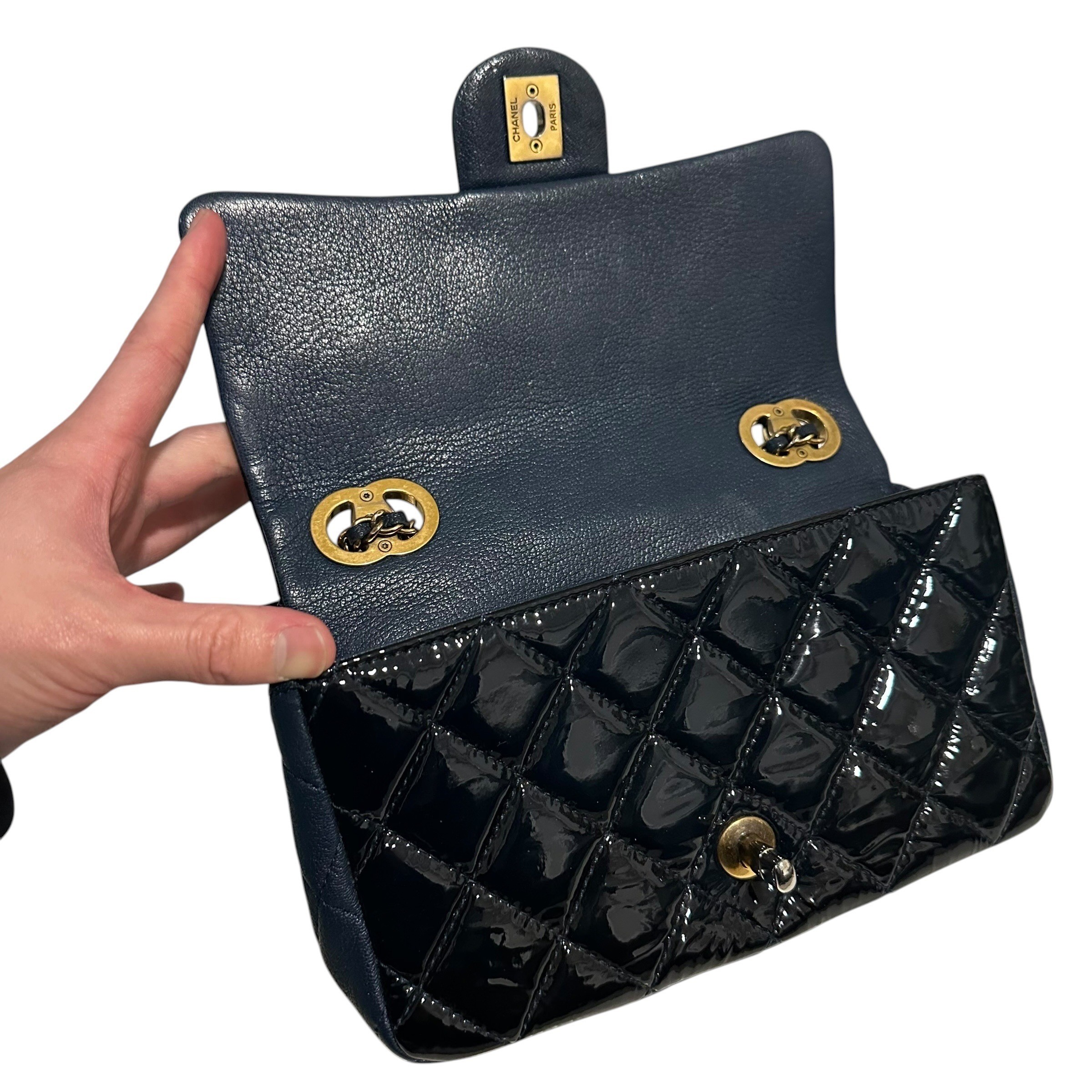 Matelassé Patent Leather Single Flap Double Chain Bag — view 9