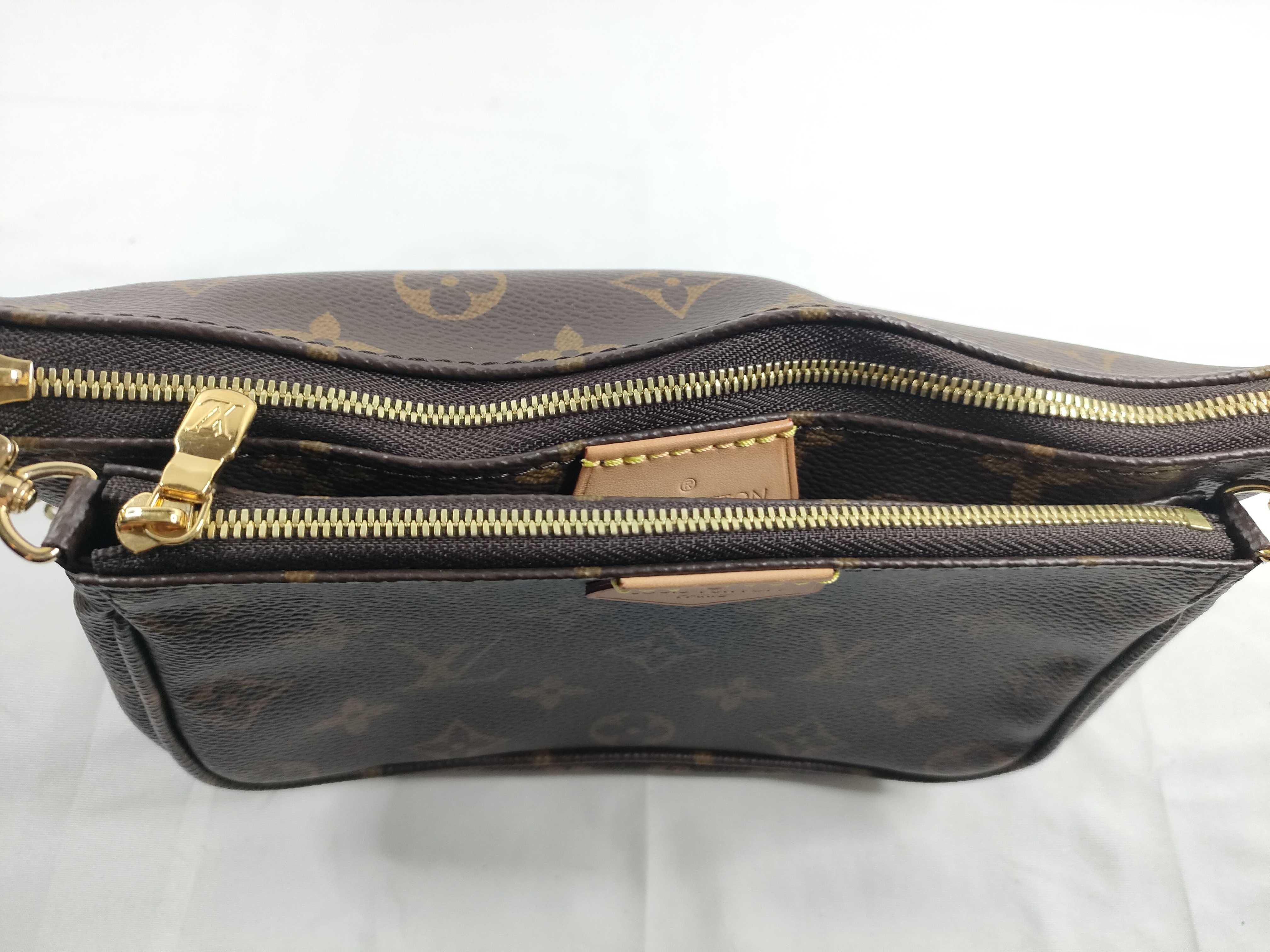 Monogram Louis Vuitton Multipochette Accessoires Shoulder Bag Monogram M44813 Shoulder Bag — view 9