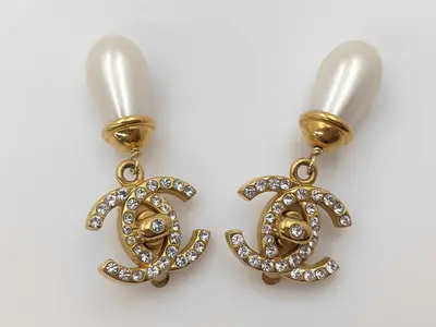 Coco Mark Gold Pearl Earrings