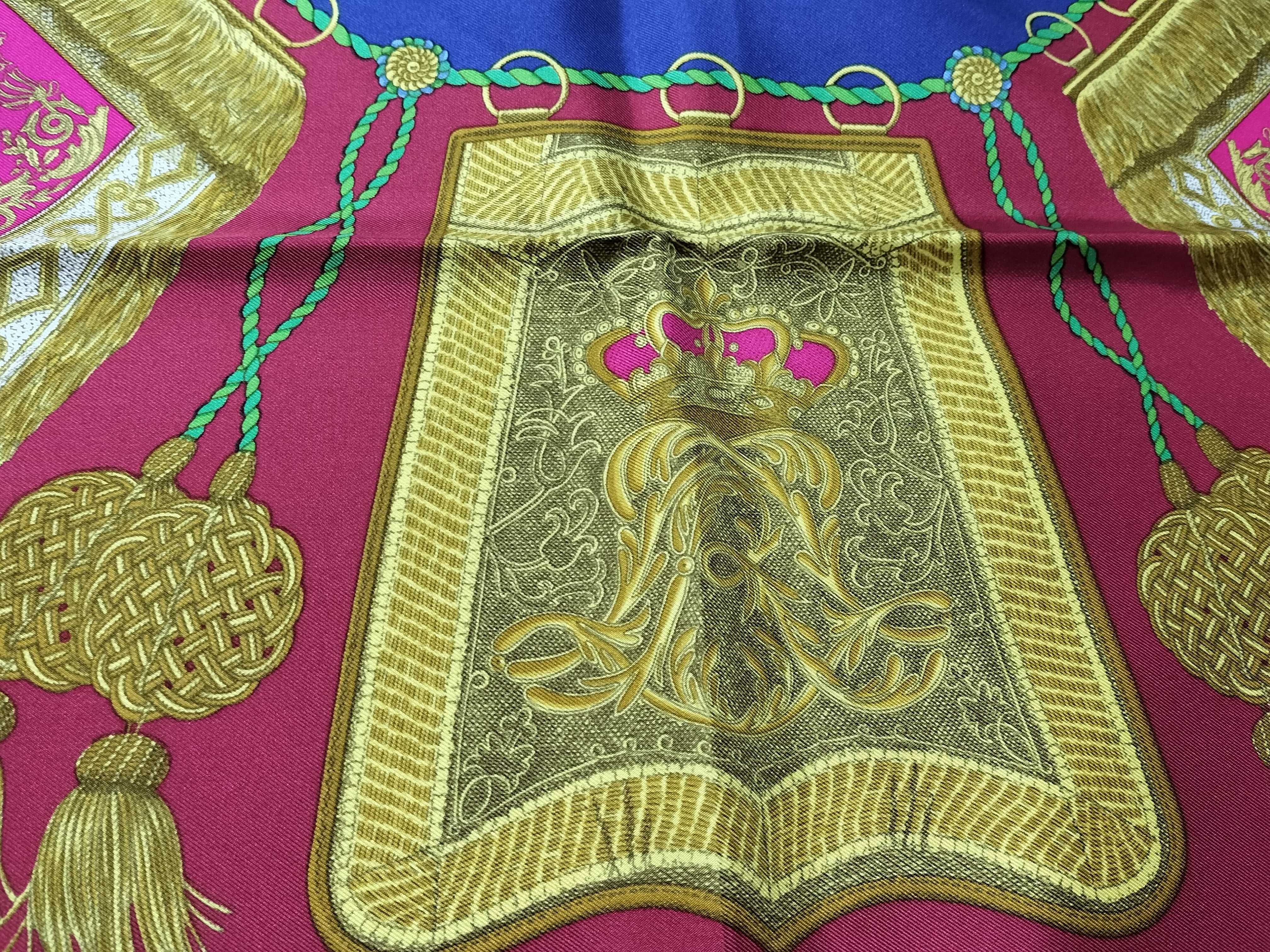 Carre Saber-shaped pouch and other accessories — view 7