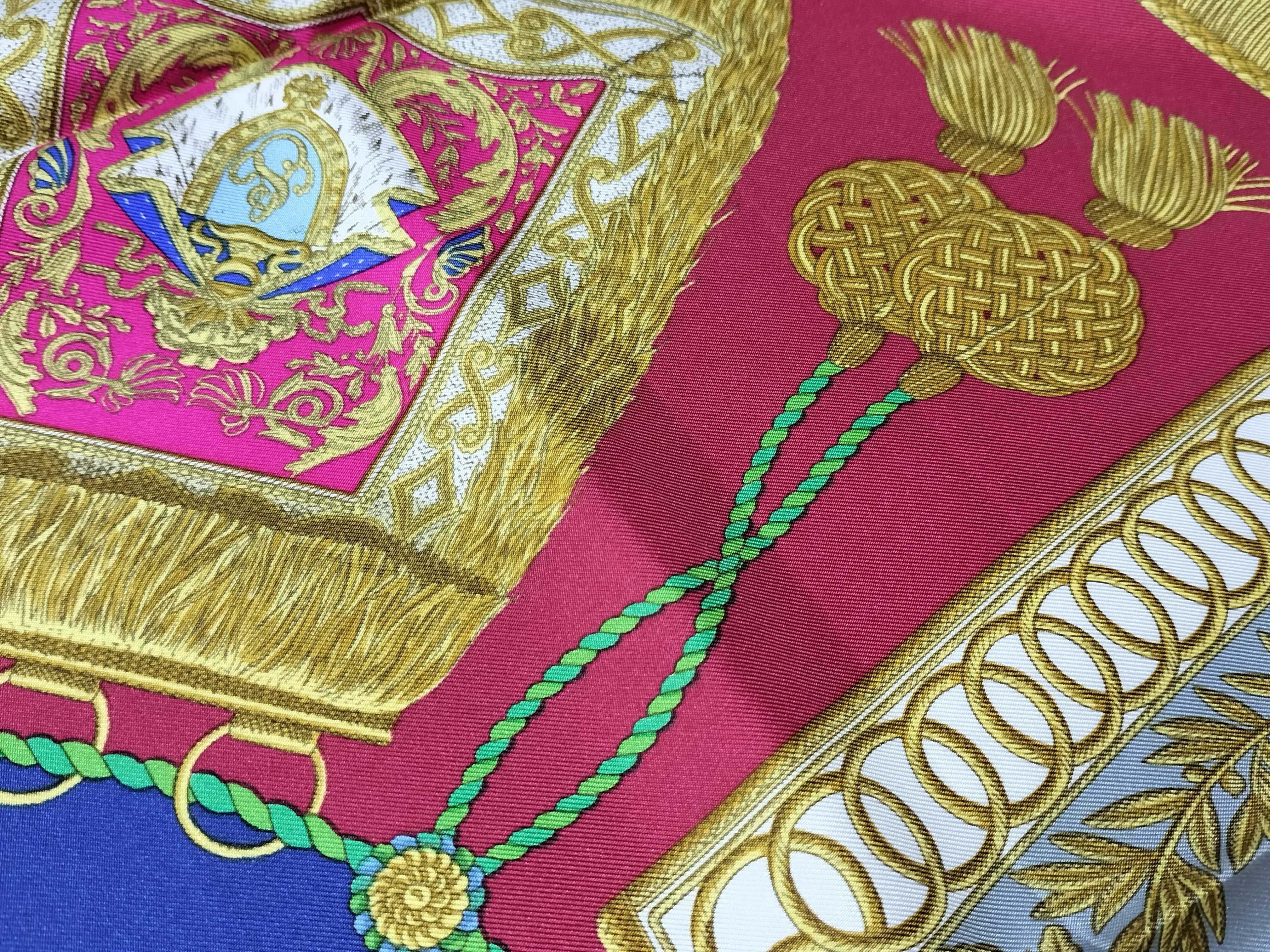 Carre Saber-shaped pouch and other accessories — view 9