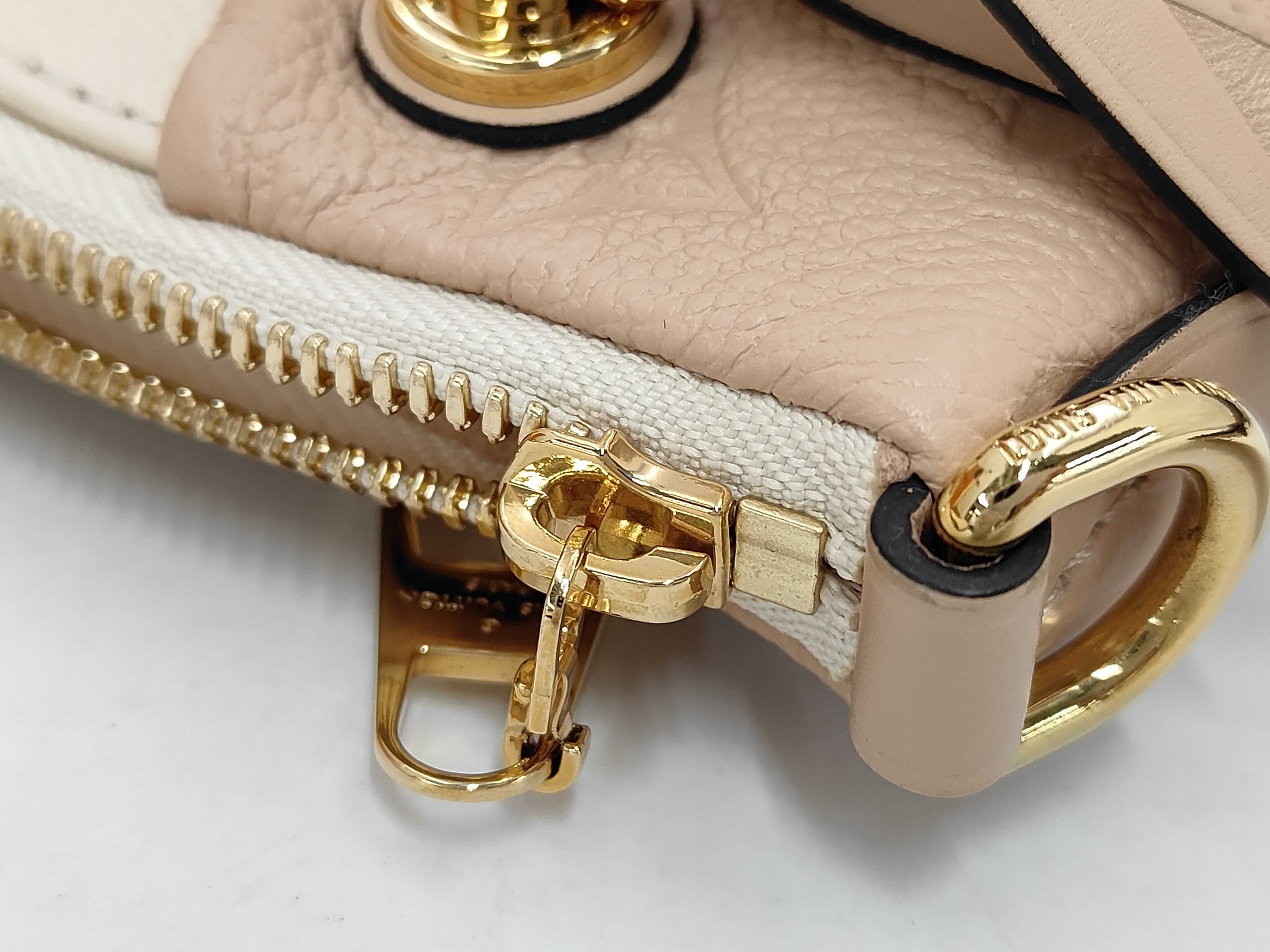 Monogram V Tote M44455 Handbag — view 11