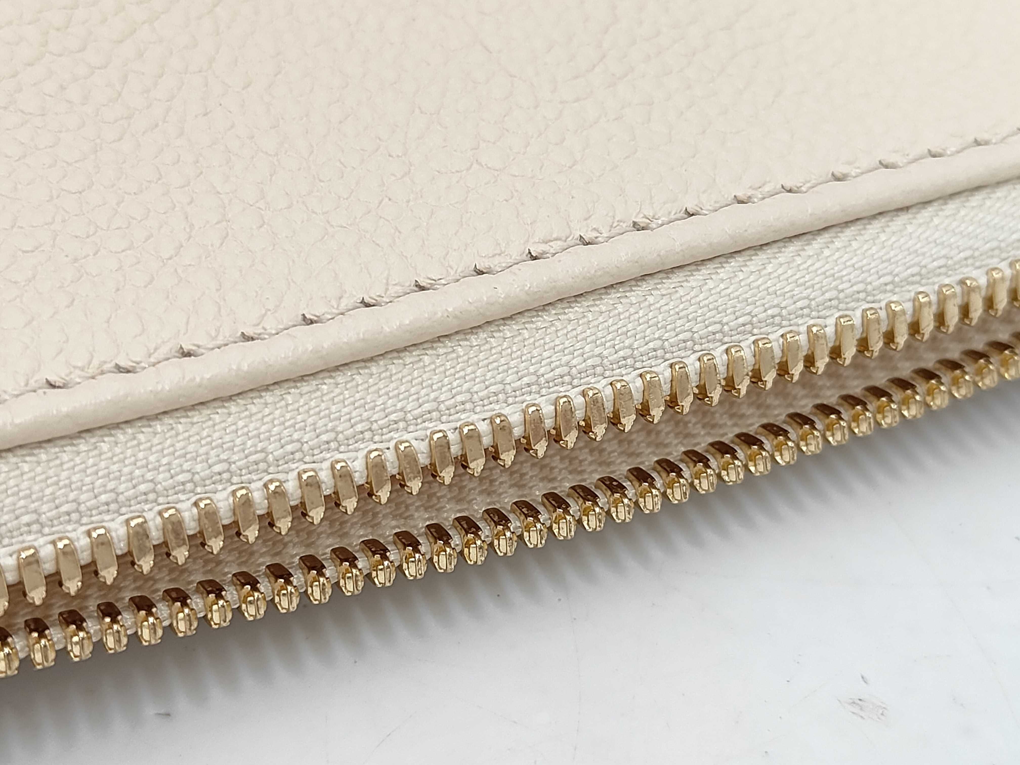 Monogram V Tote M44455 Handbag — view 12