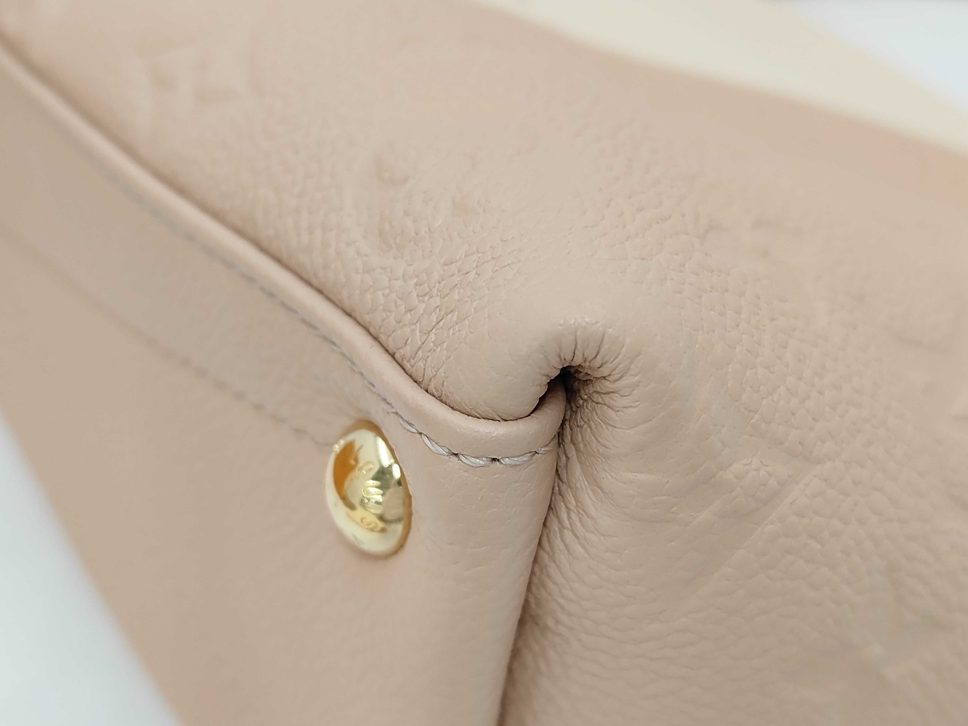 Monogram V Tote M44455 Handbag — view 3