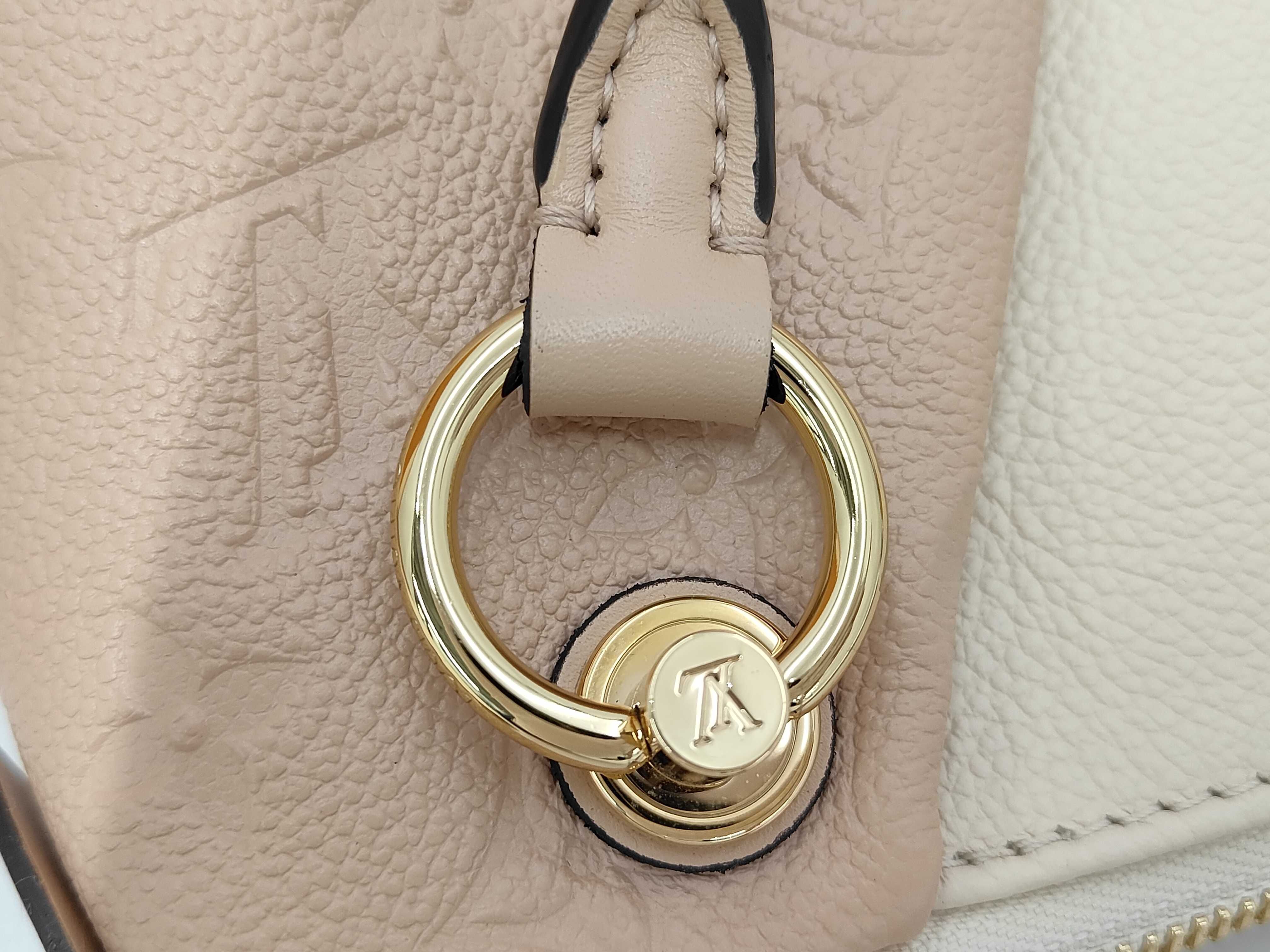 Monogram V Tote M44455 Handbag — view 7