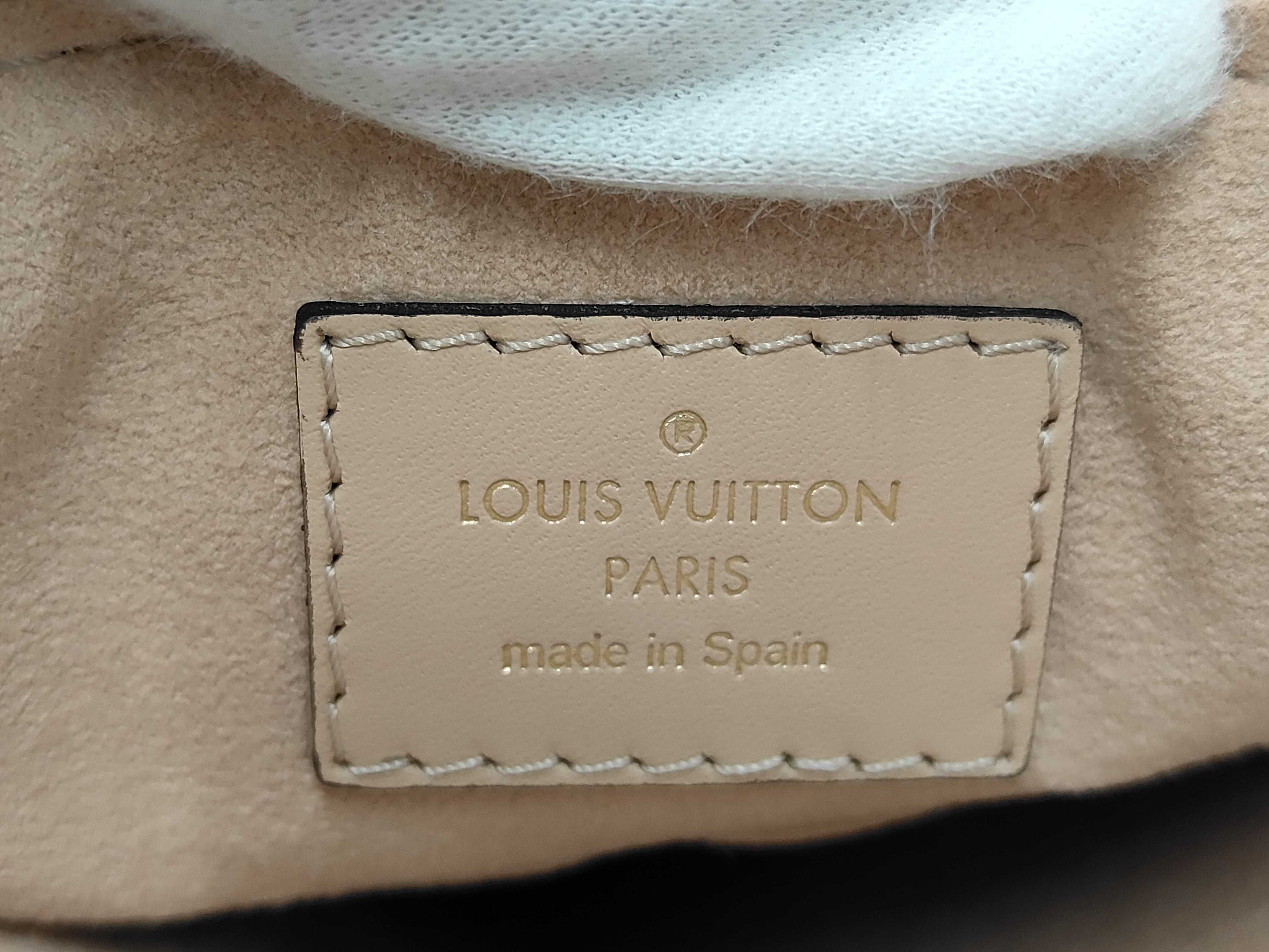 Monogram V Tote M44455 Handbag — view 9