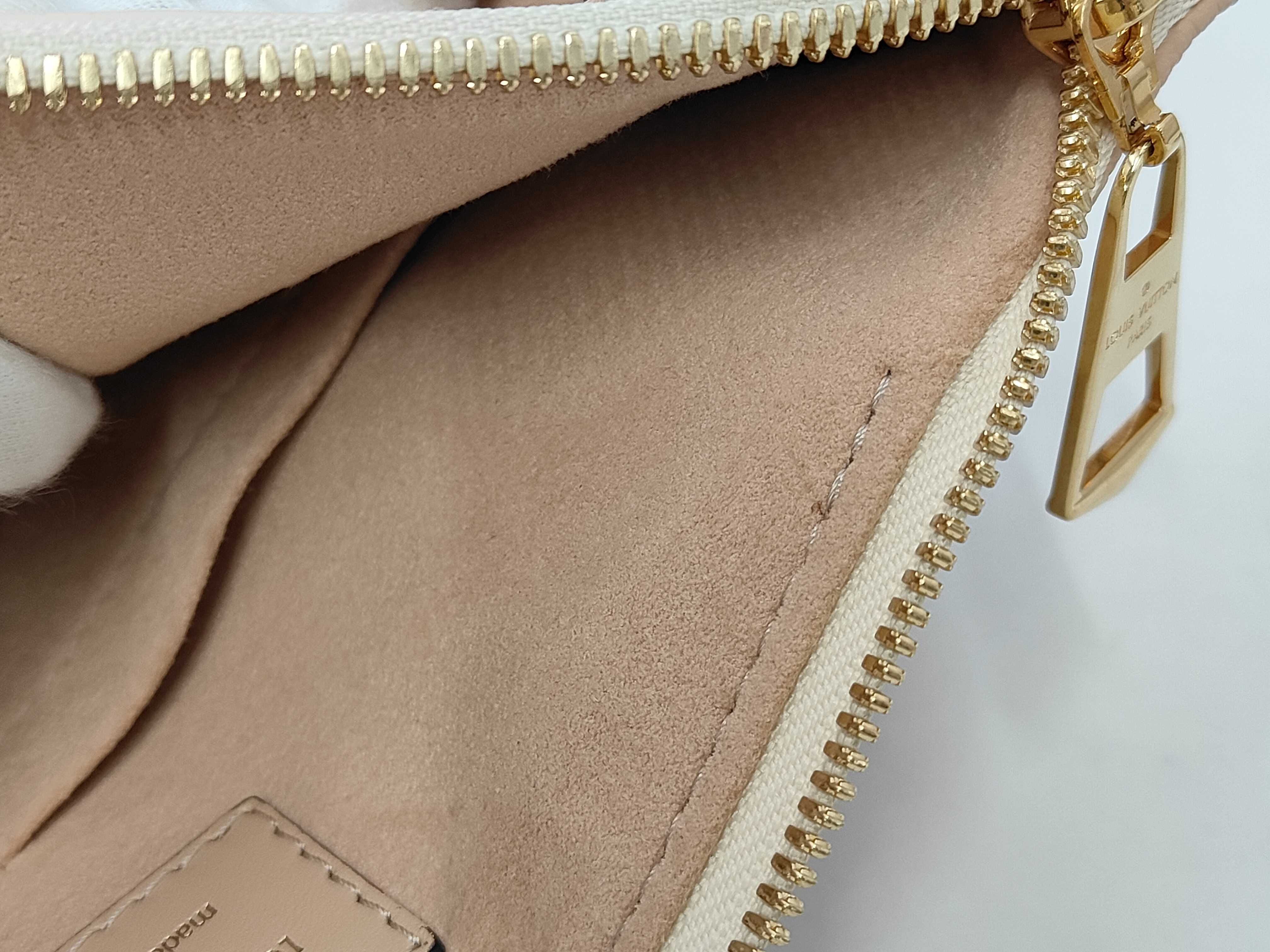 Monogram V Tote M44455 Handbag — view 10