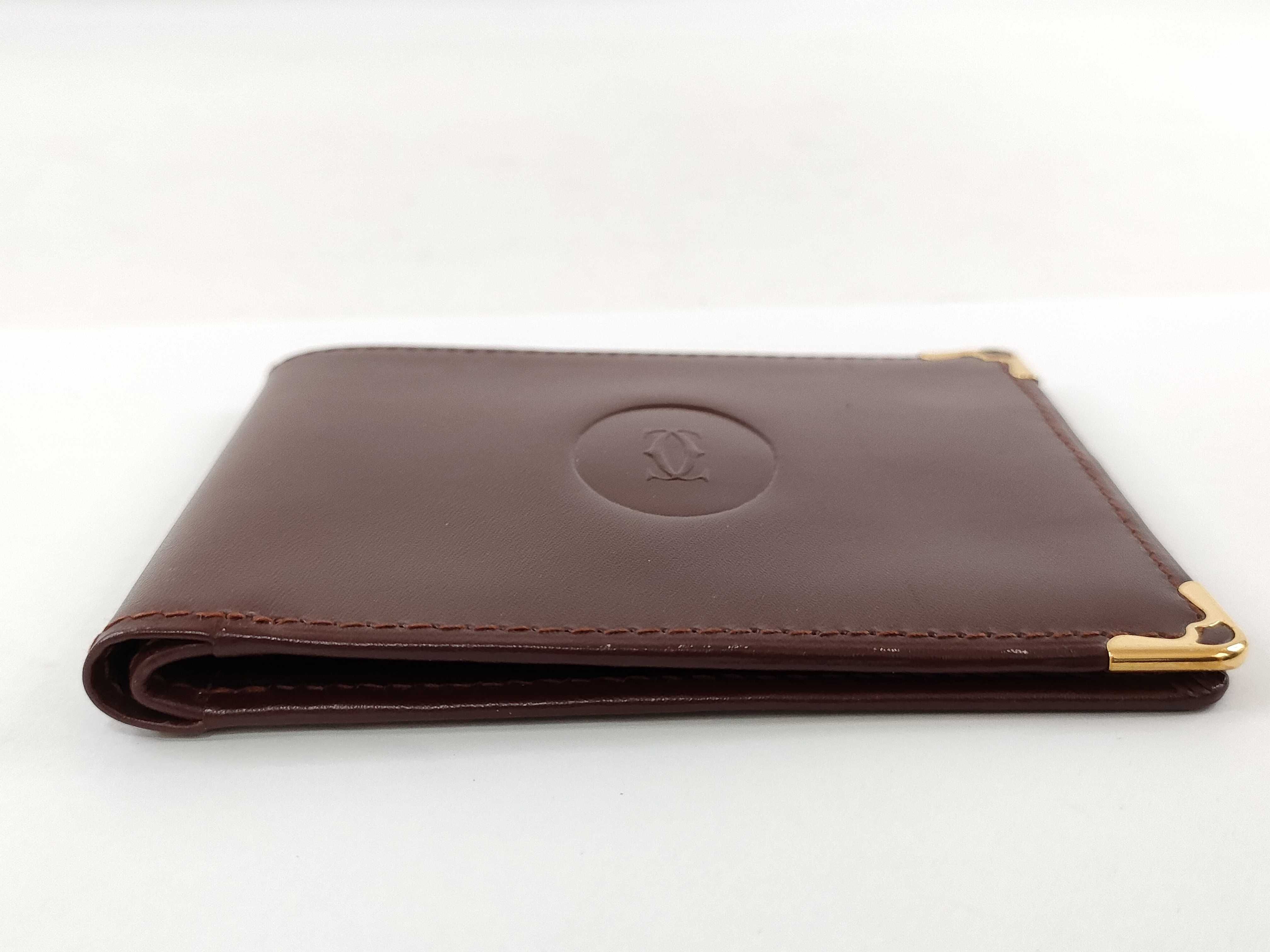 Must line wallet — view 4