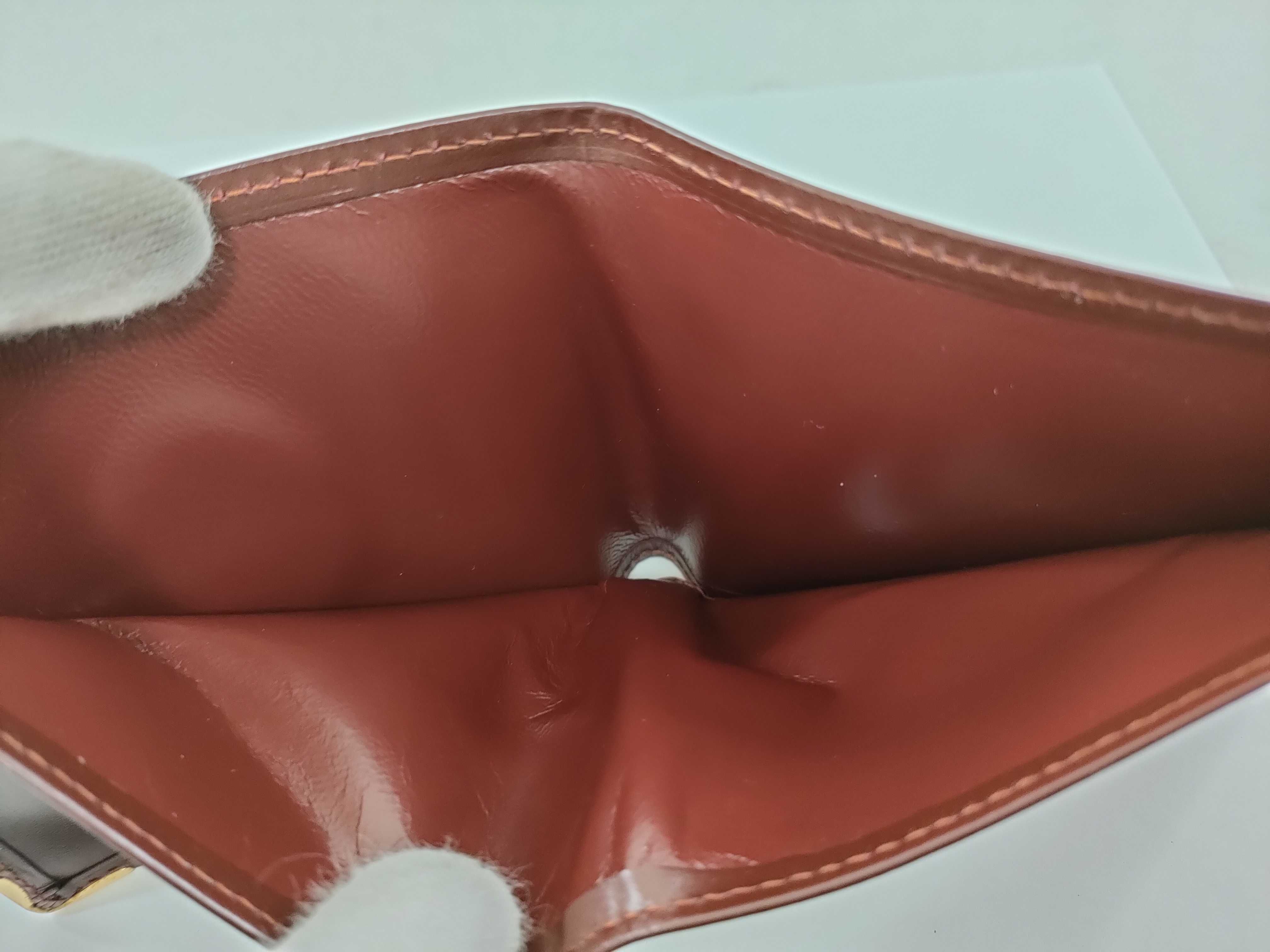 Must line wallet — view 9
