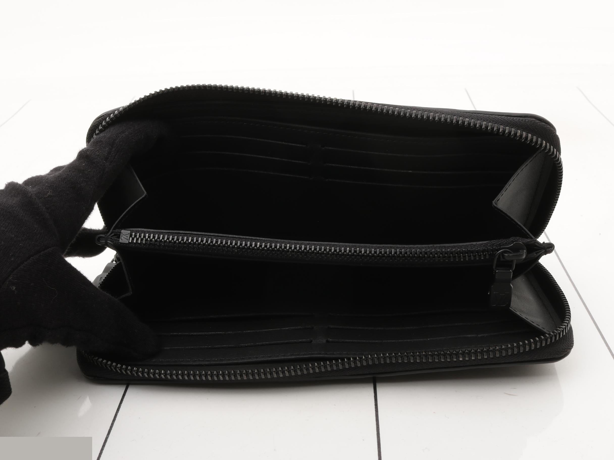 Zippy Wallet Horizontal Monogram Shadow — view 4