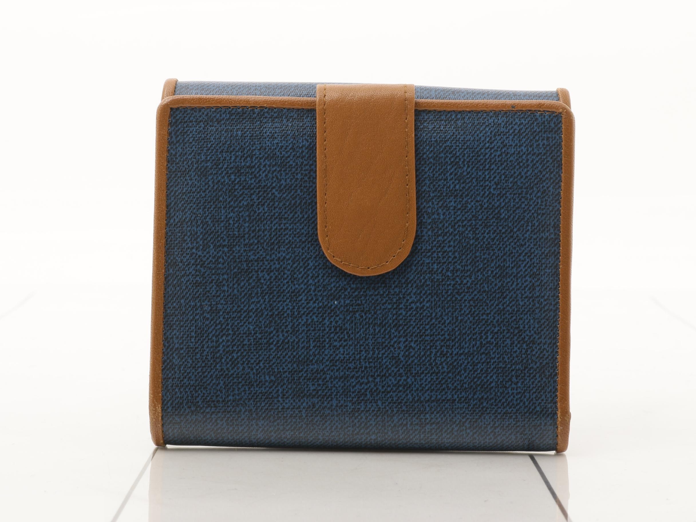 Folding wallet — view 2